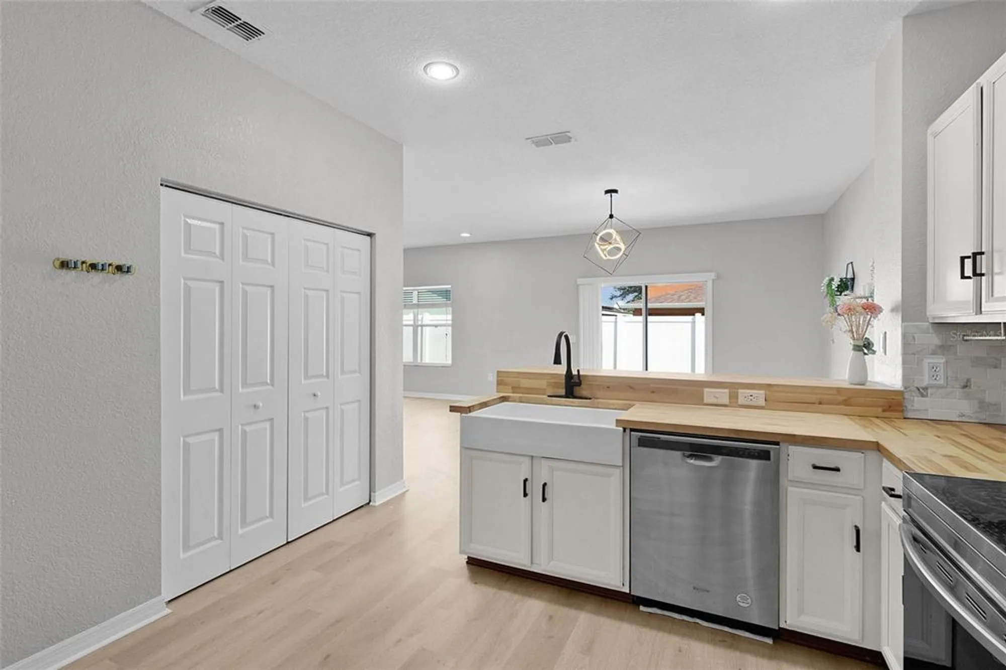 Property Slideshow image 13 of 28 | 4908 ne 123rd ln, Oxford, FL, 34484