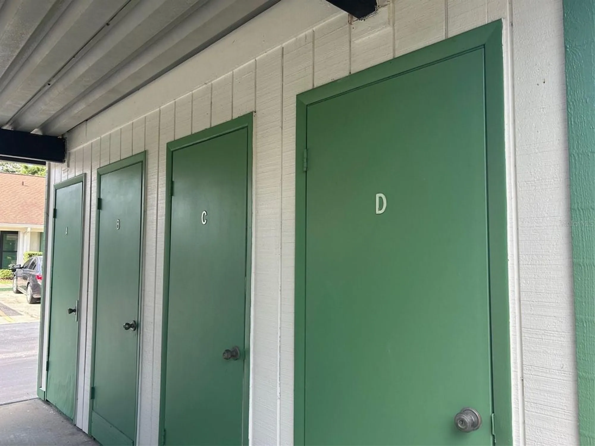 Property Slideshow image 13 of 28 | 2541 laurelwood dr # 8c, Clearwater, FL, 33763