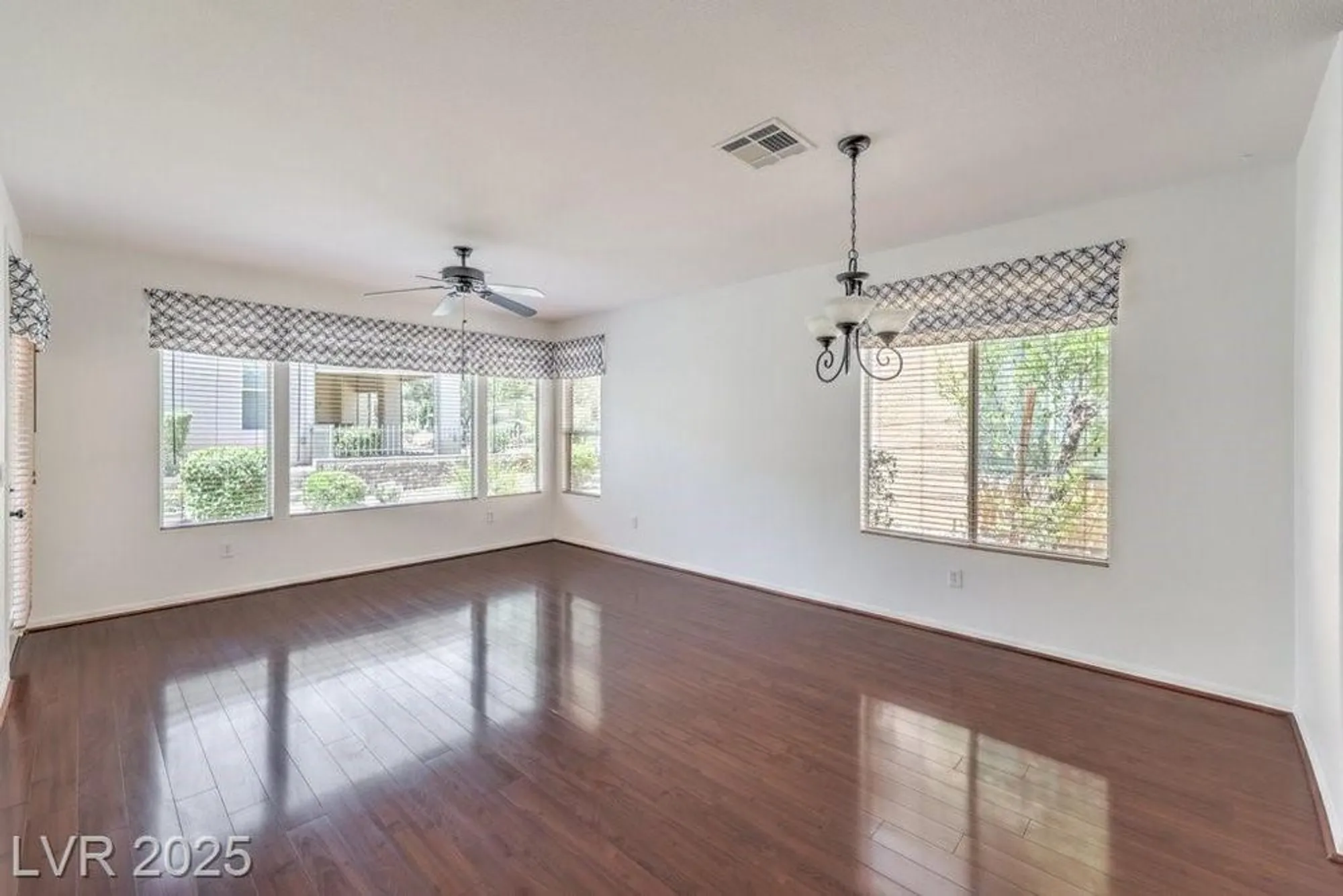 Property Slideshow image 12 of 32 | 5389 progresso st, Las Vegas, NV, 89135