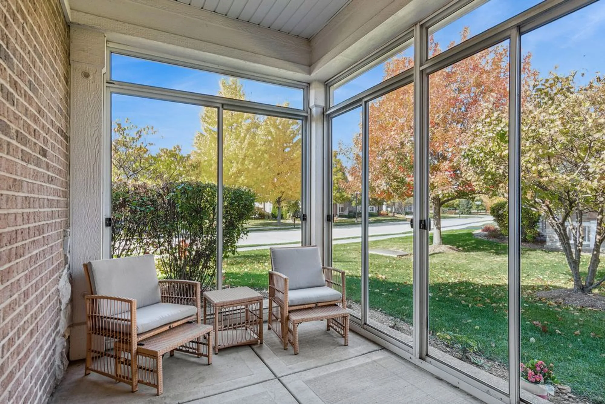 Property Slideshow image 18 of 38 | 2819 normandy cir, Naperville, IL, 60564