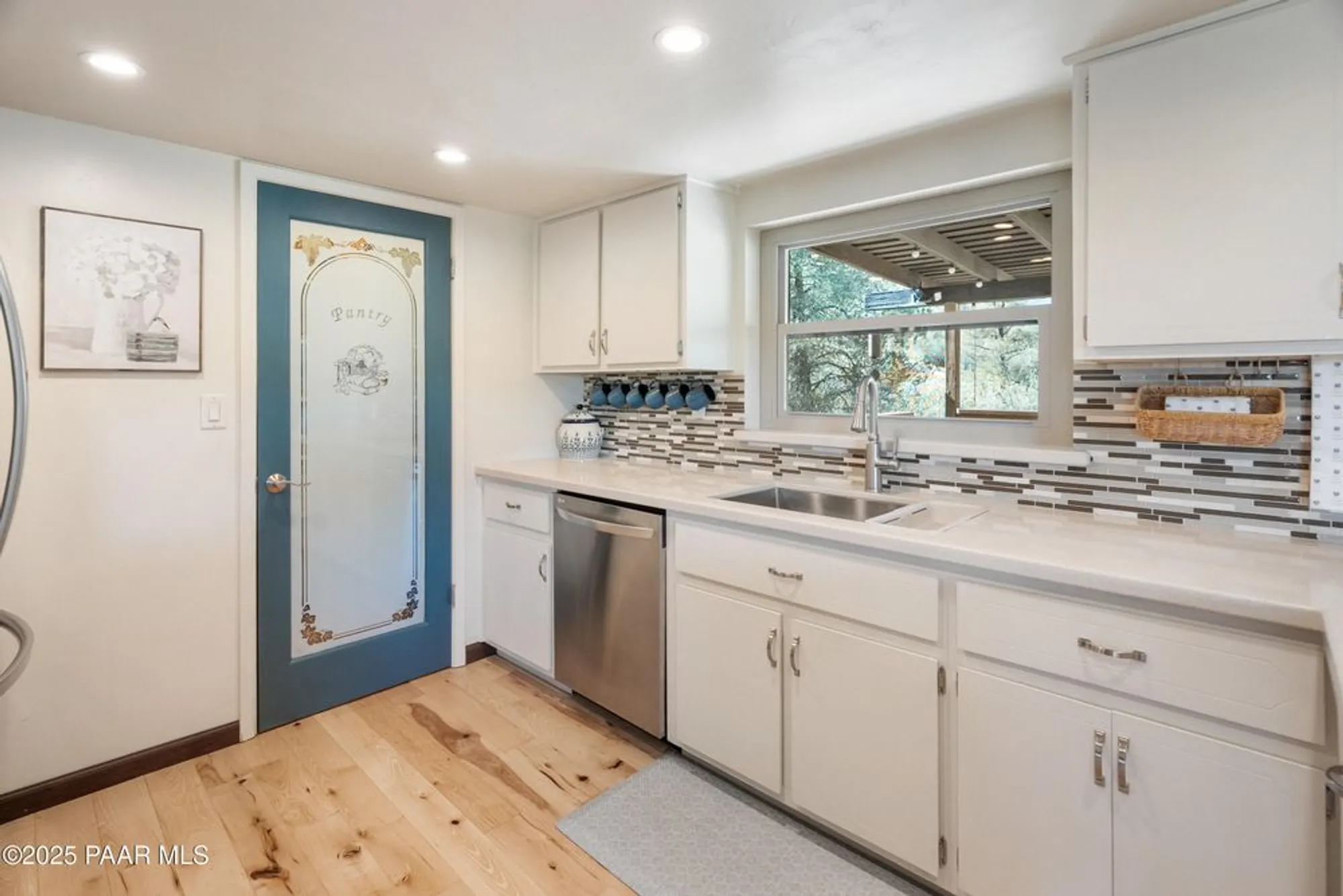 Property Slideshow image 12 of 45 | 722 sunrise blvd, Prescott, AZ, 86301