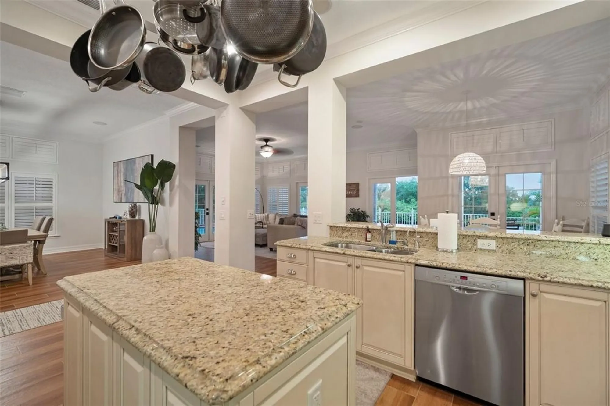 Property Slideshow image 15 of 94 | 825 islebay dr, Apollo Beach, FL, 33572