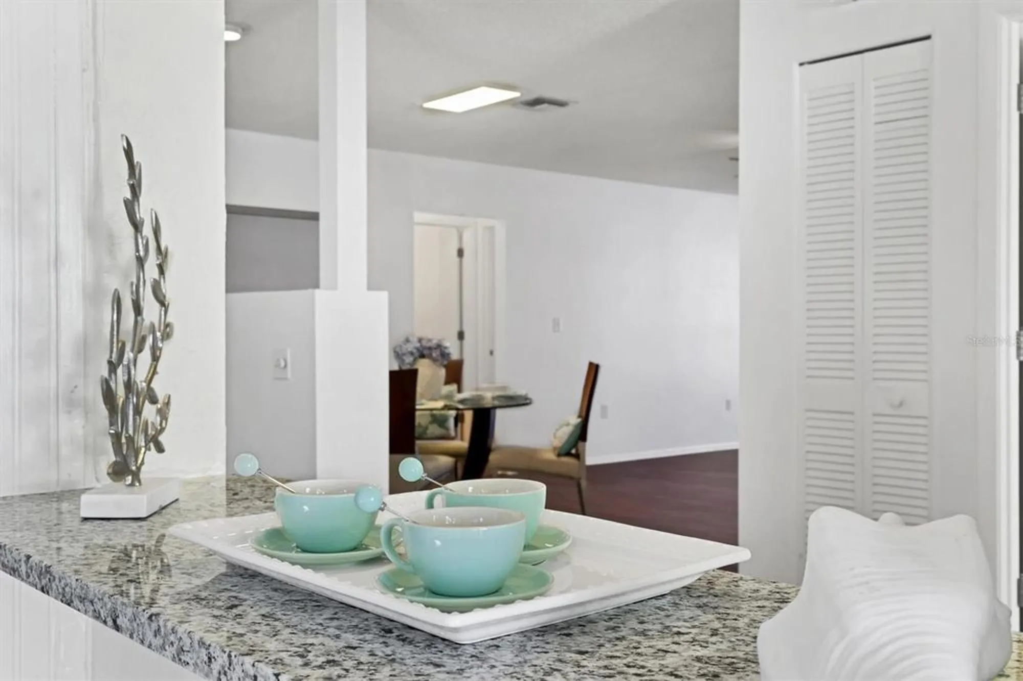 Property Slideshow image 14 of 44 | 4247 oakhurst cir 3033, Sarasota, FL, 34233