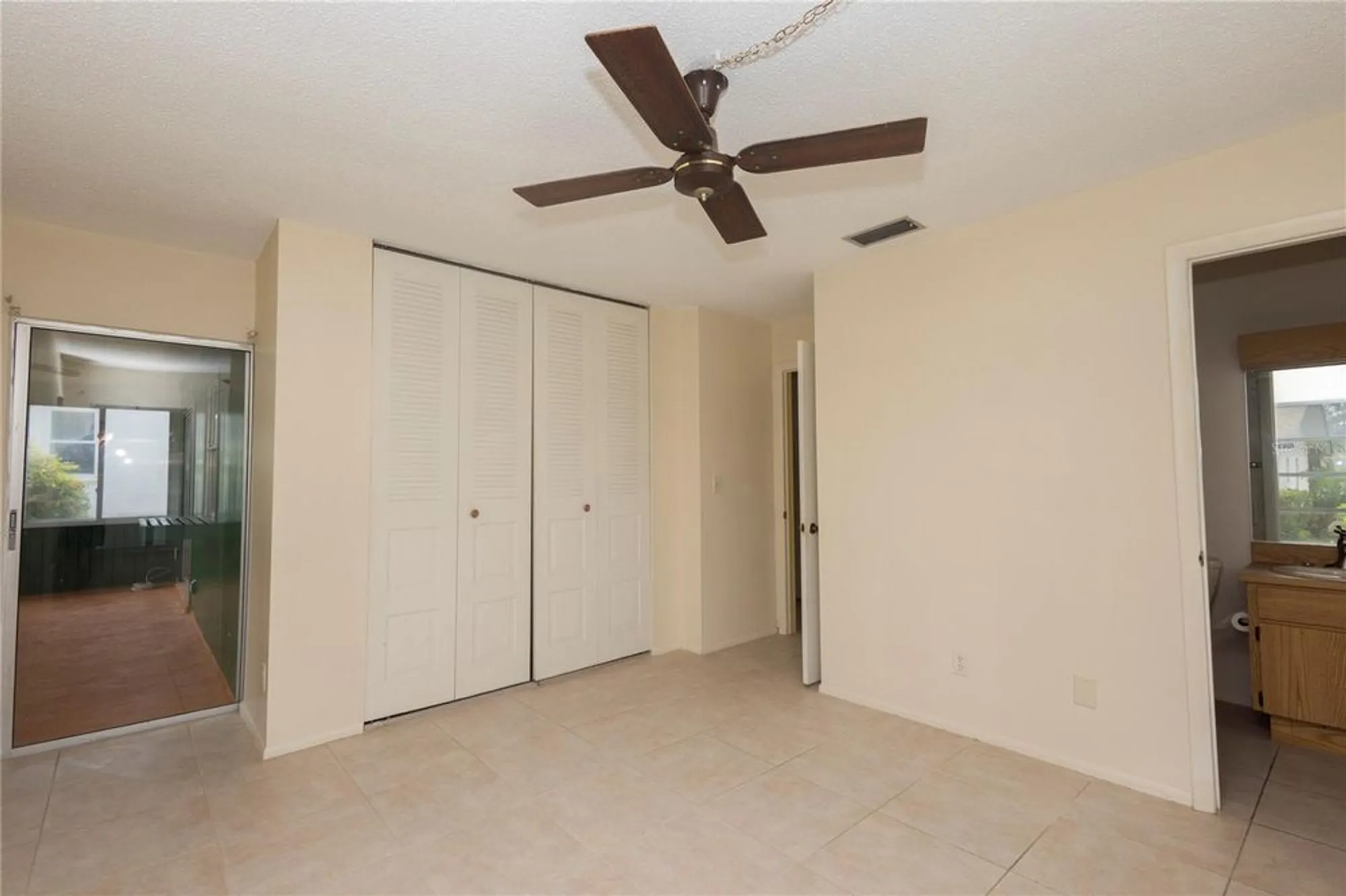 Property Slideshow image 21 of 37 | 8121 casuarina dr, Port Richey, FL, 34668