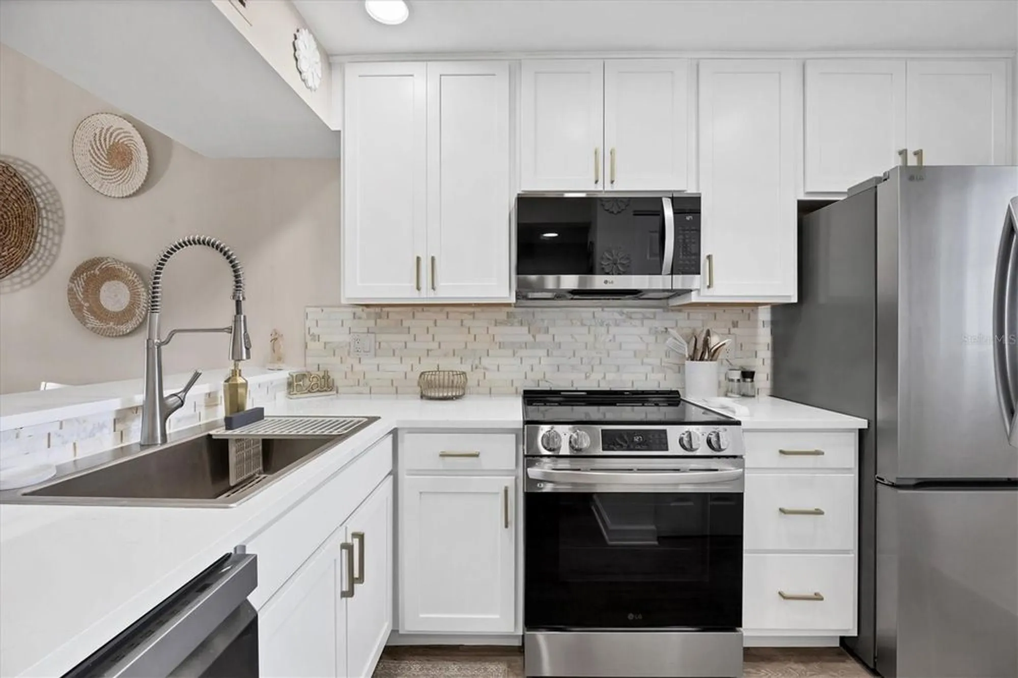 Property Slideshow image 18 of 61 | 408 cerromar cir 331, Venice, FL, 34293