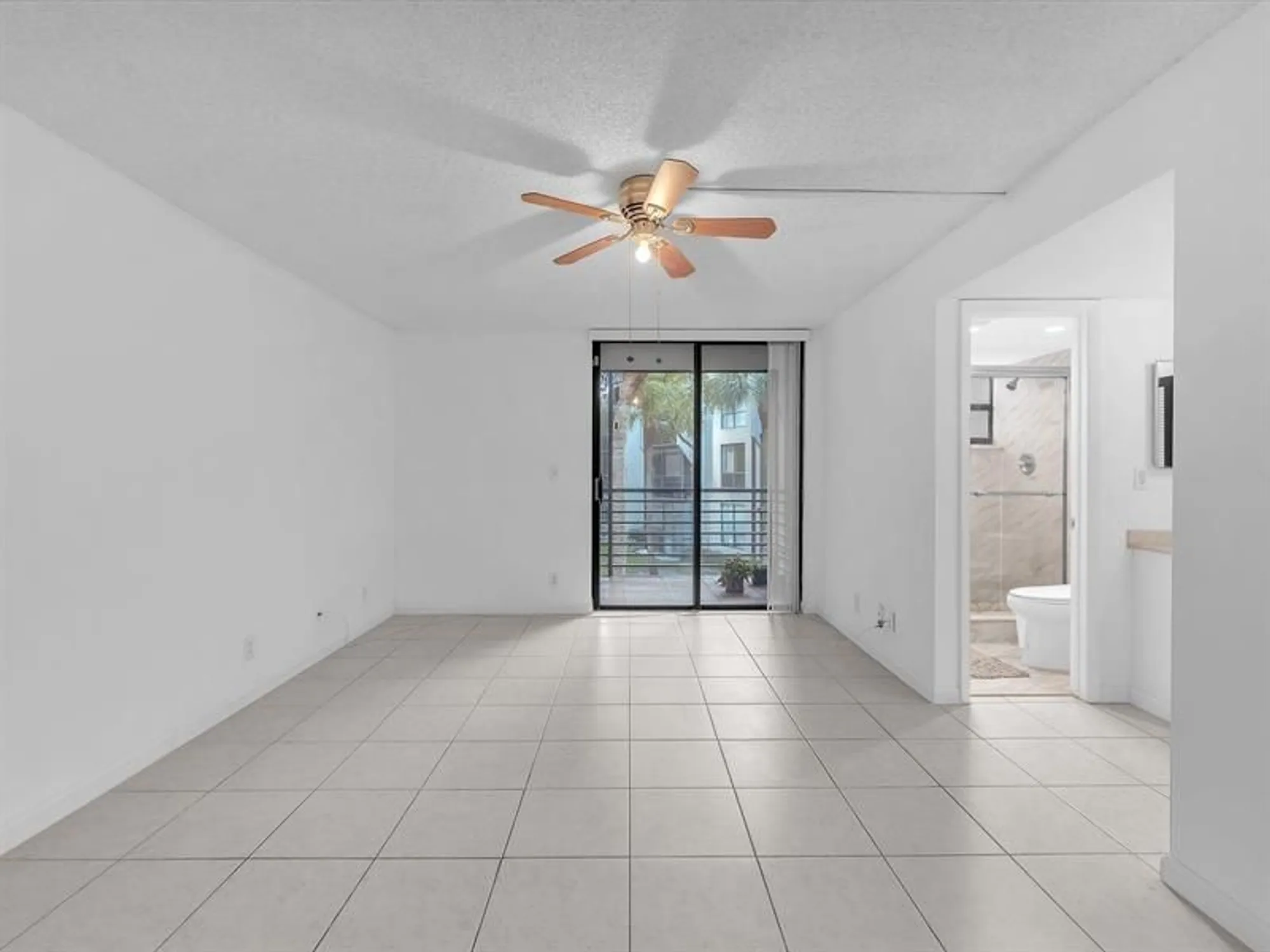 Property Slideshow image 13 of 37 | 7750 w mcnab rd apt 202, Tamarac, FL, 33321