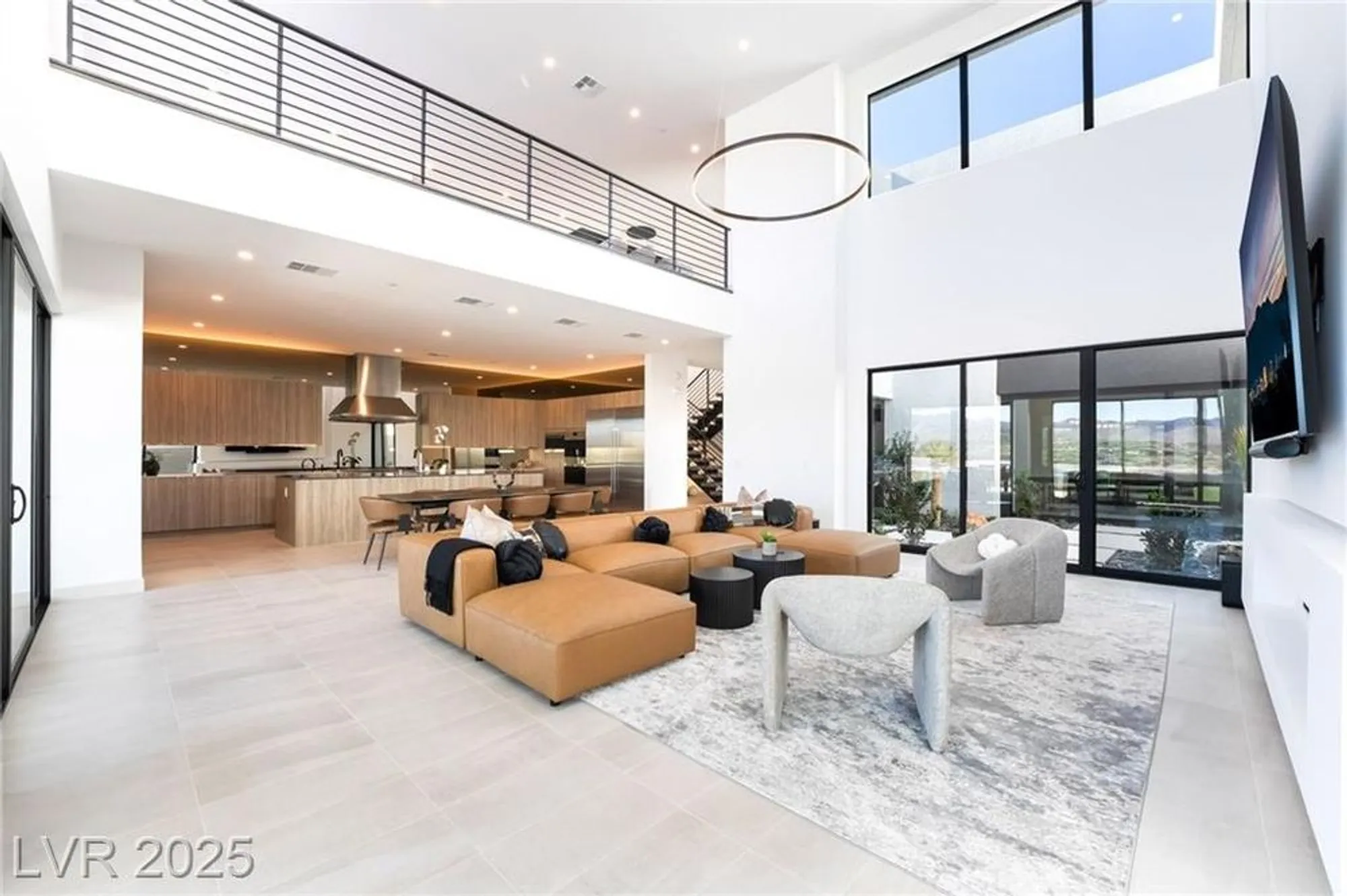 Property Slideshow image 9 of 67 | 33 falling ridge ln, Henderson, NV, 89011