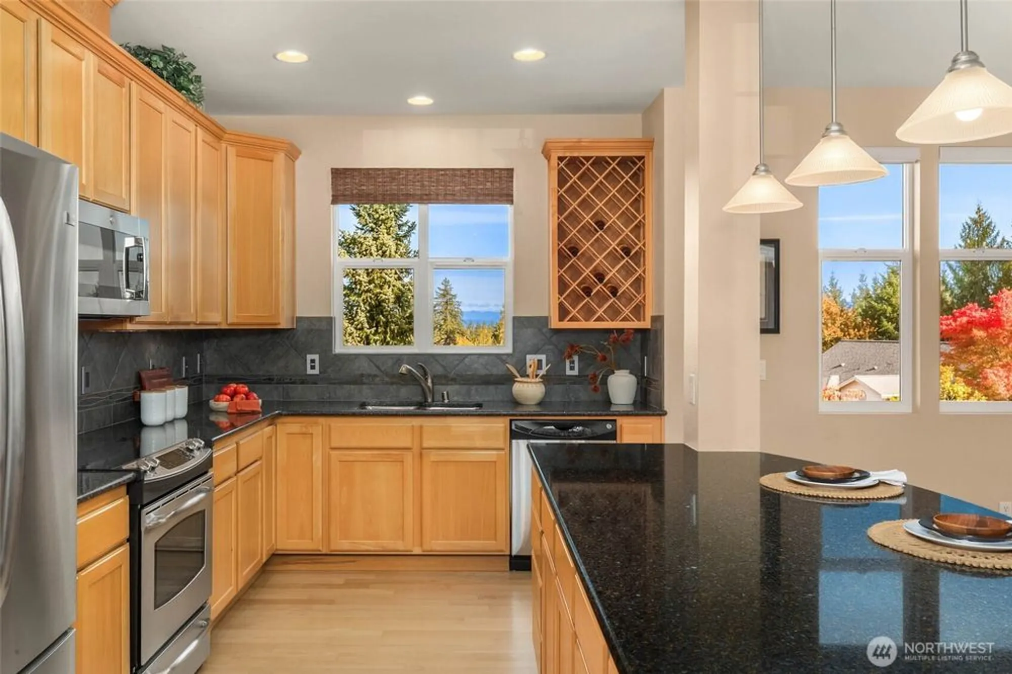 Property Slideshow image 10 of 25 | 12429 243rd pl, Redmond, WA, 98053