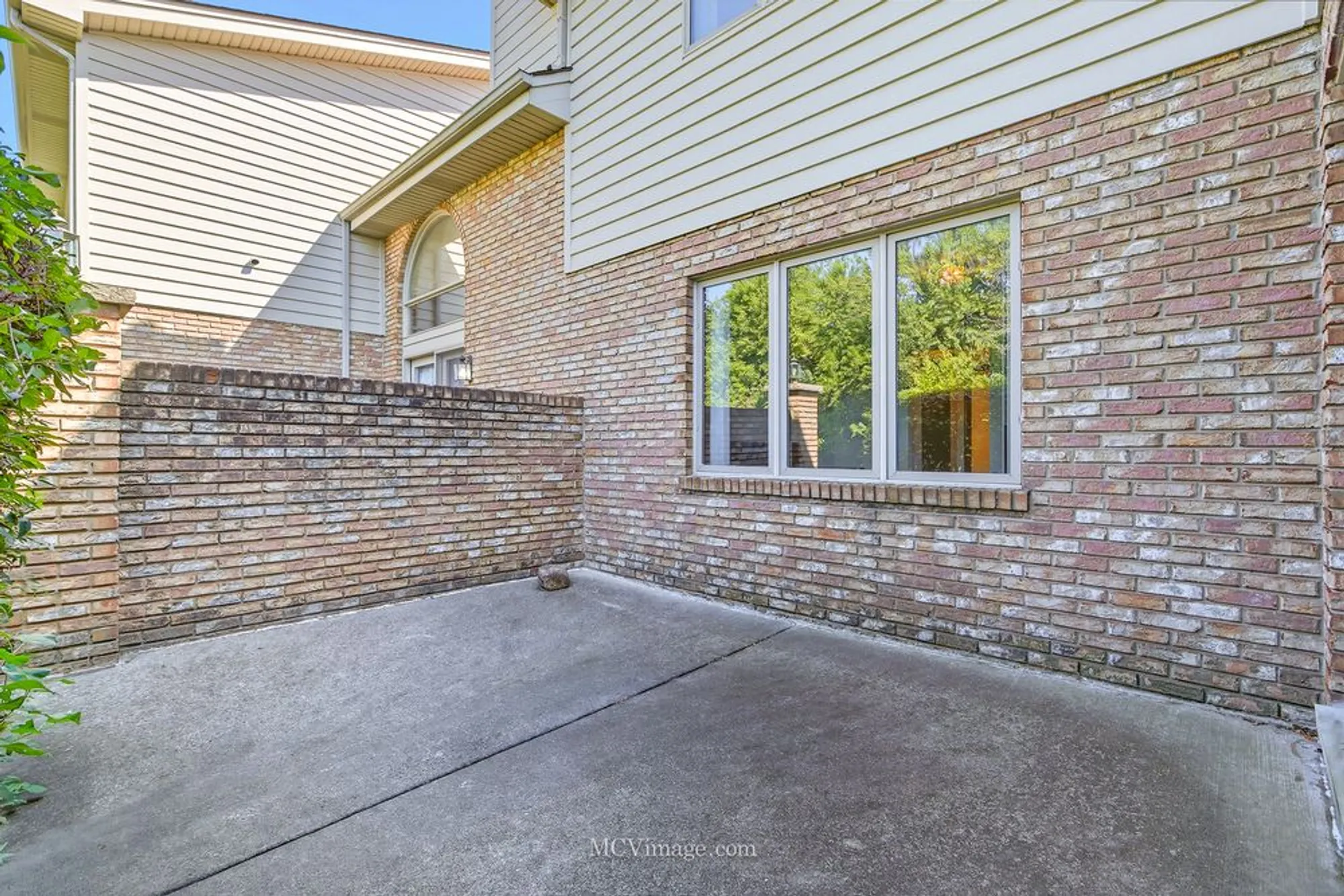 Property Slideshow image 20 of 25 | 18434 lakeview cir, Tinley Park, IL, 60477