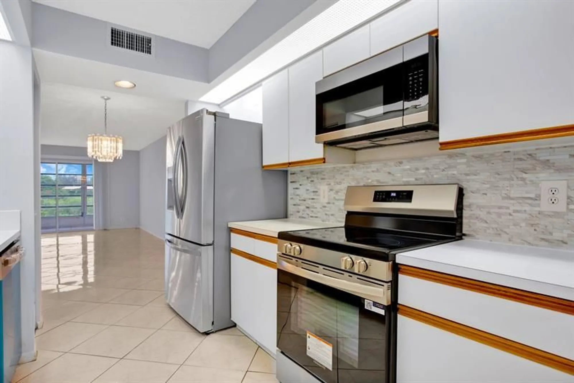 Property Slideshow image 5 of 33 | 1606 abaco dr e4, Coconut Creek, FL, 33066