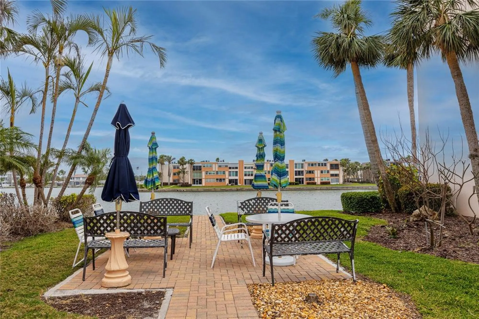 Property Slideshow image 37 of 59 | 7645 sun island dr 304, South Pasadena, FL, 33707