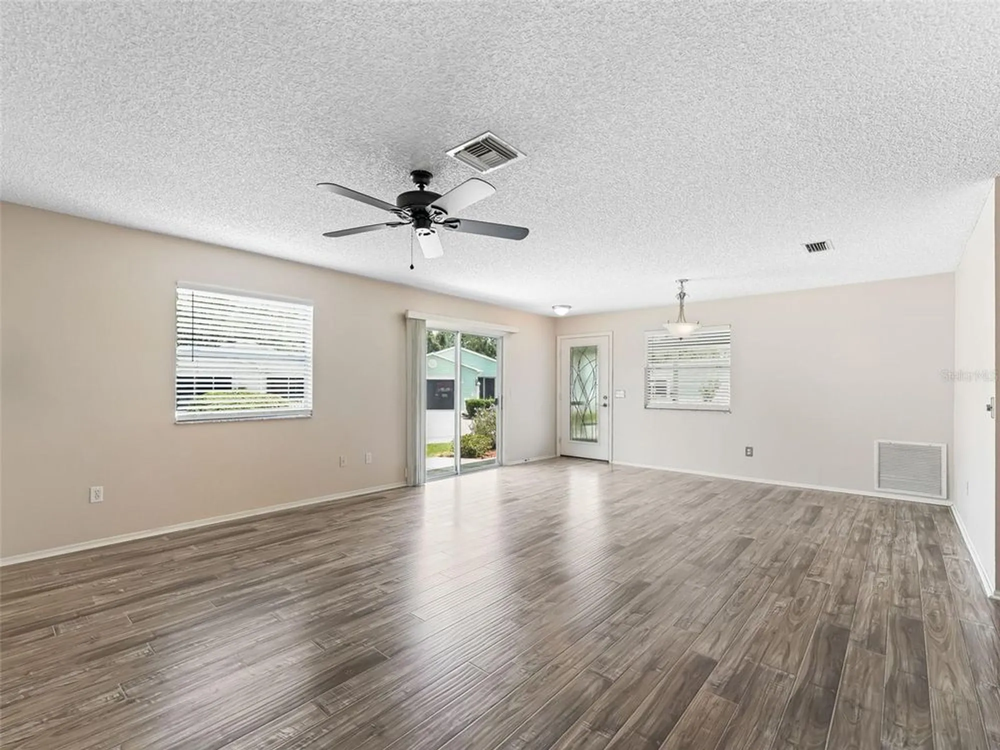 Property Slideshow image 9 of 25 | 220 estrada pl, The Villages, FL, 32159