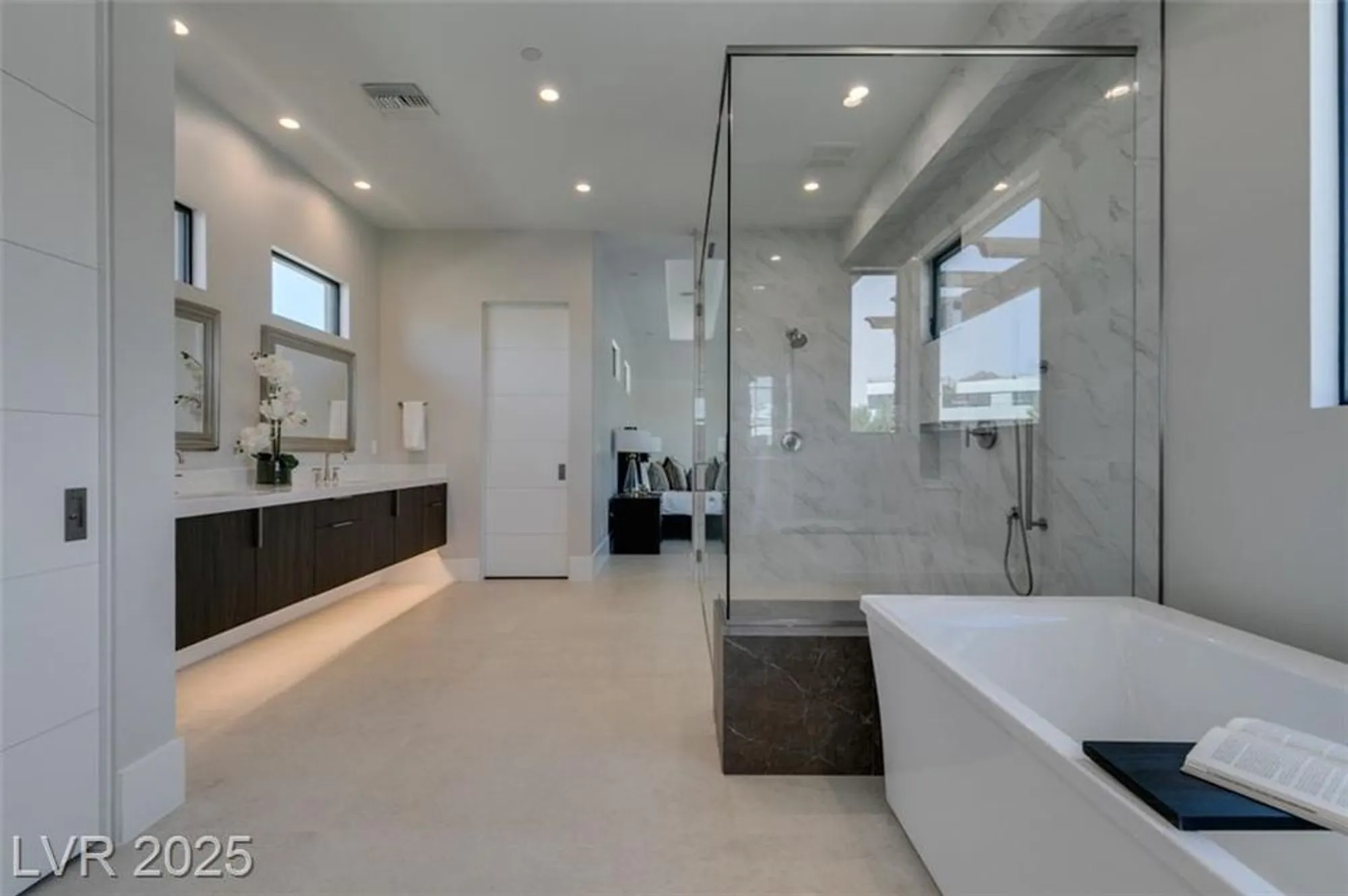 Property Slideshow image 35 of 48 | 40 reflection shores ln, Henderson, NV, 89011