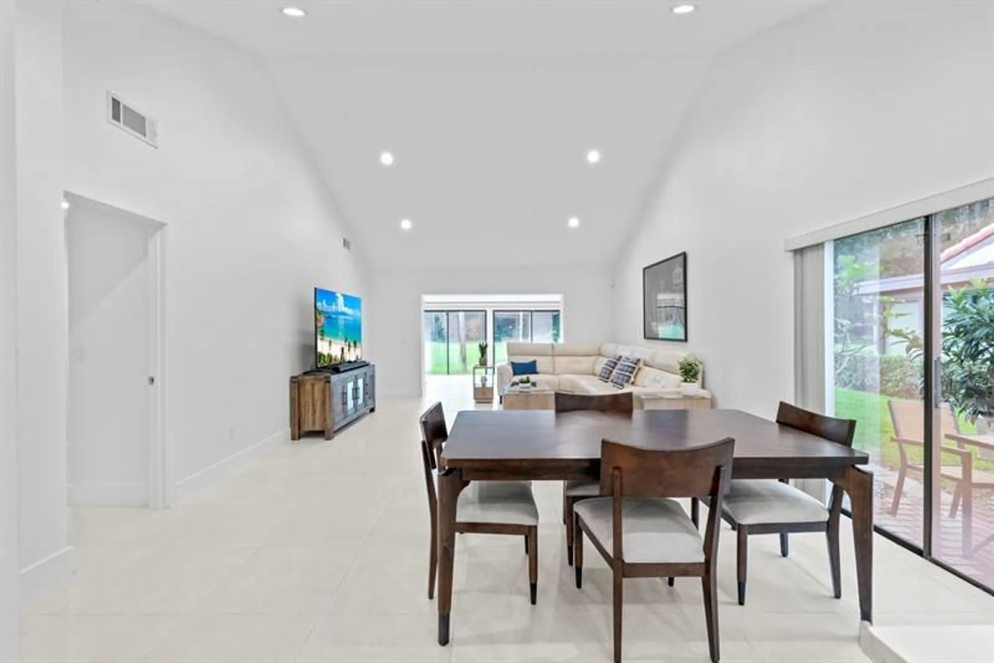 Property Slideshow image 33 of 48 | 8020 eastlake dr # 11a, Boca Raton, FL, 33433