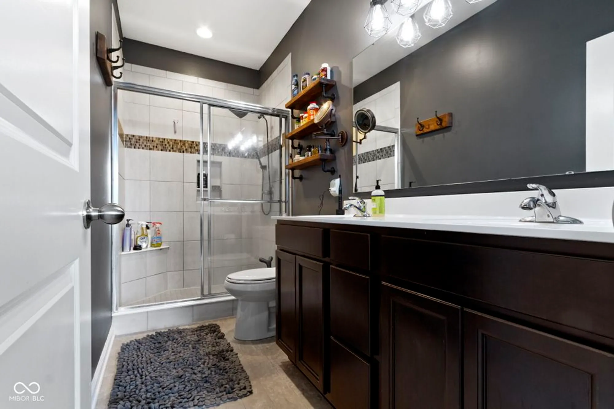 Property Slideshow image 43 of 63 | 9101 gordimer cir, Indianapolis, IN, 46239