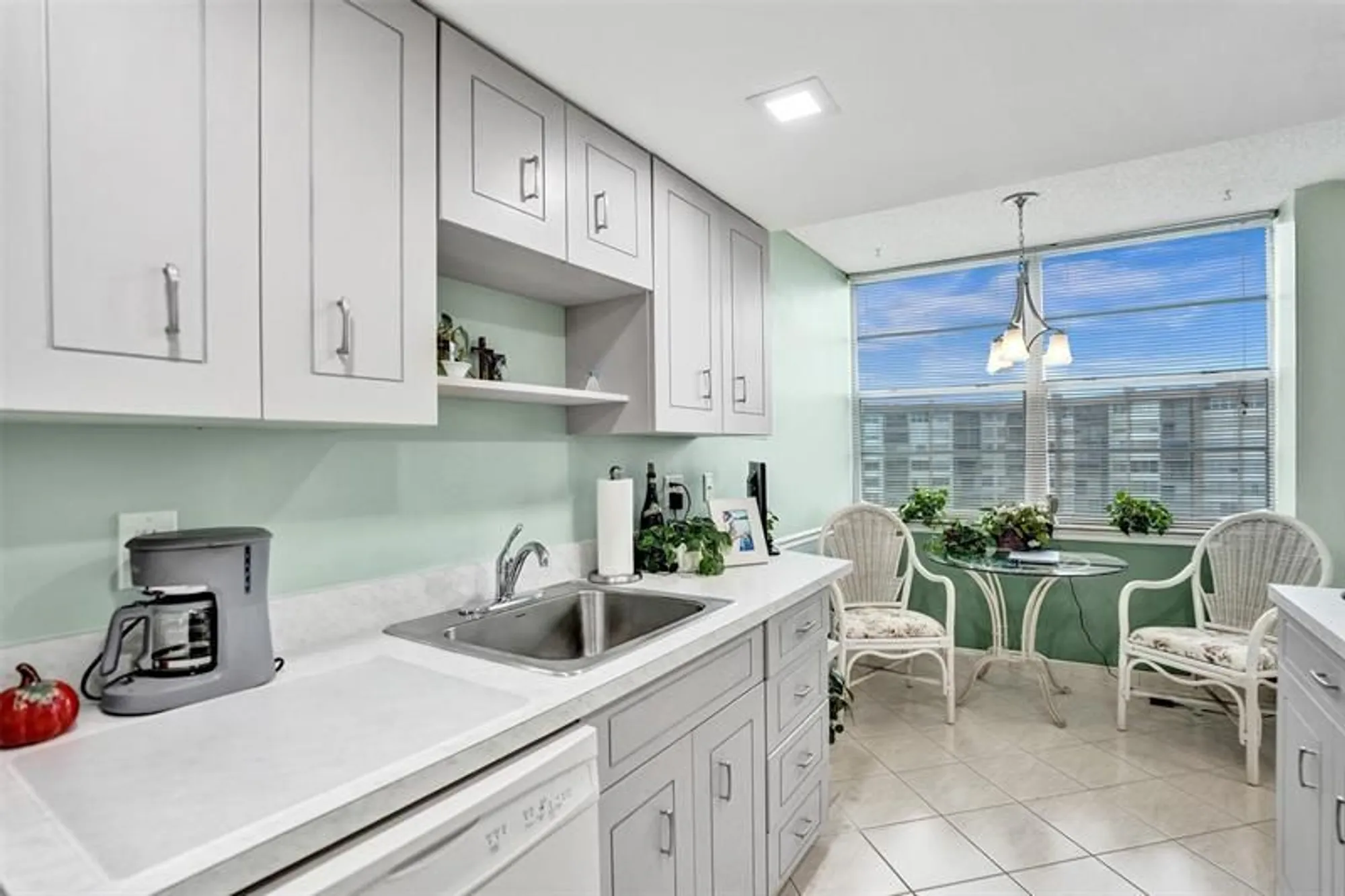 Property Slideshow image 5 of 71 | 1100 saint charles pl 612, Pembroke Pines, FL, 33026