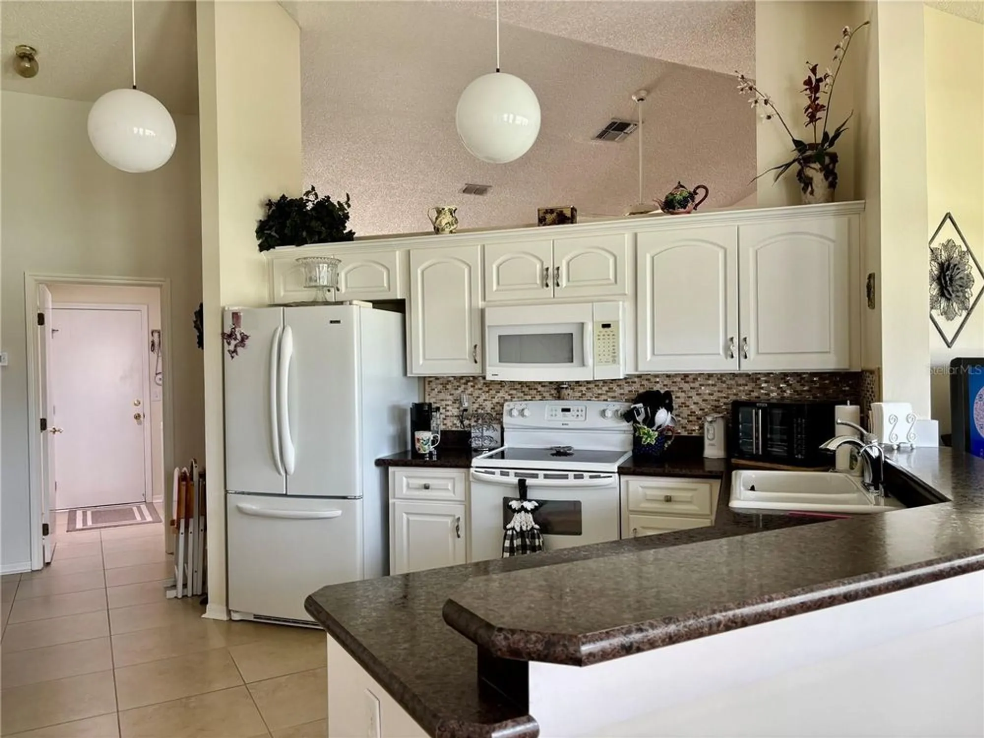 Property Slideshow image 9 of 35 | 2002 e del webb blvd, Sun City Center, FL, 33573