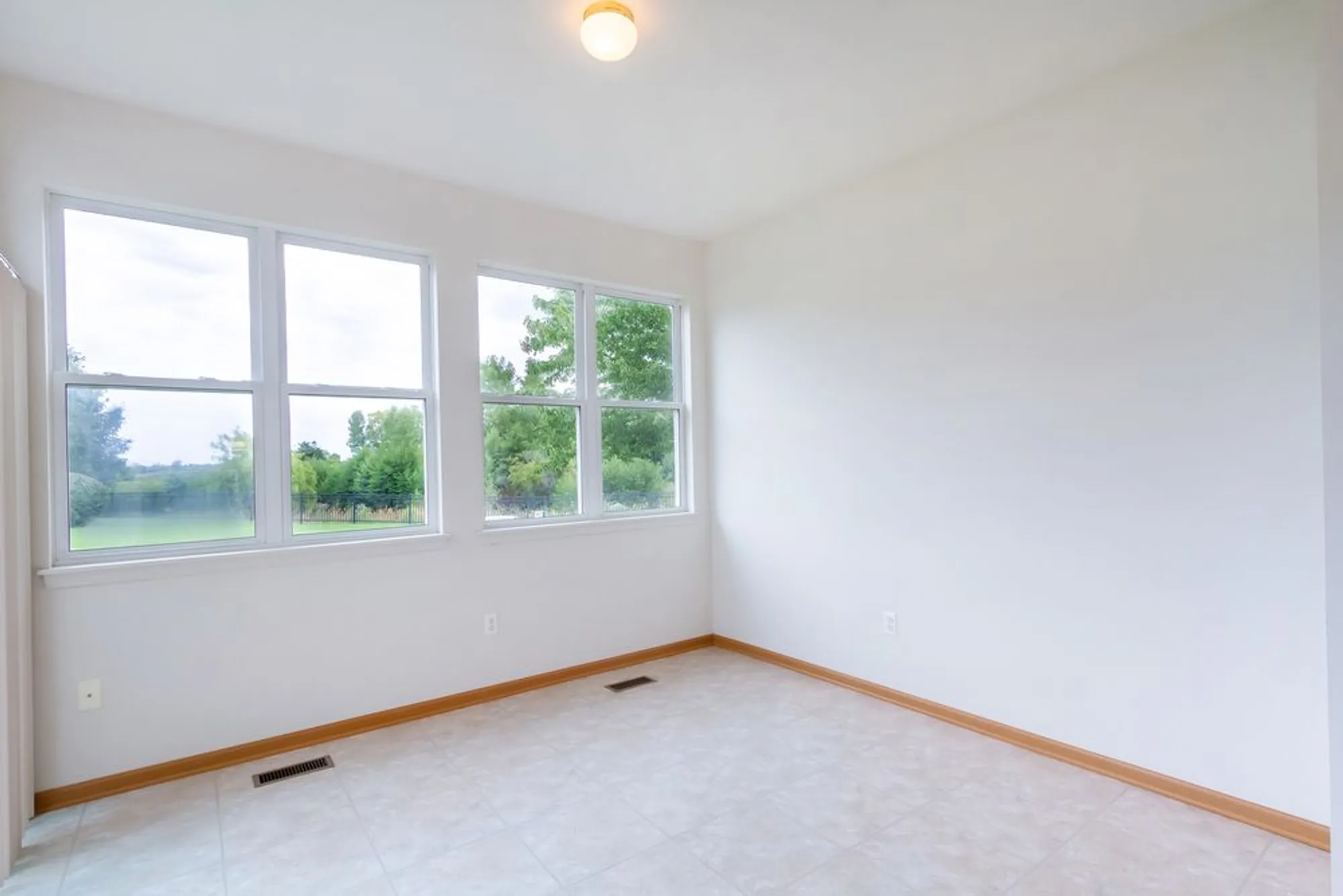 Property Slideshow image 15 of 28 | 1508 w ludington cir, Romeoville, IL, 60446