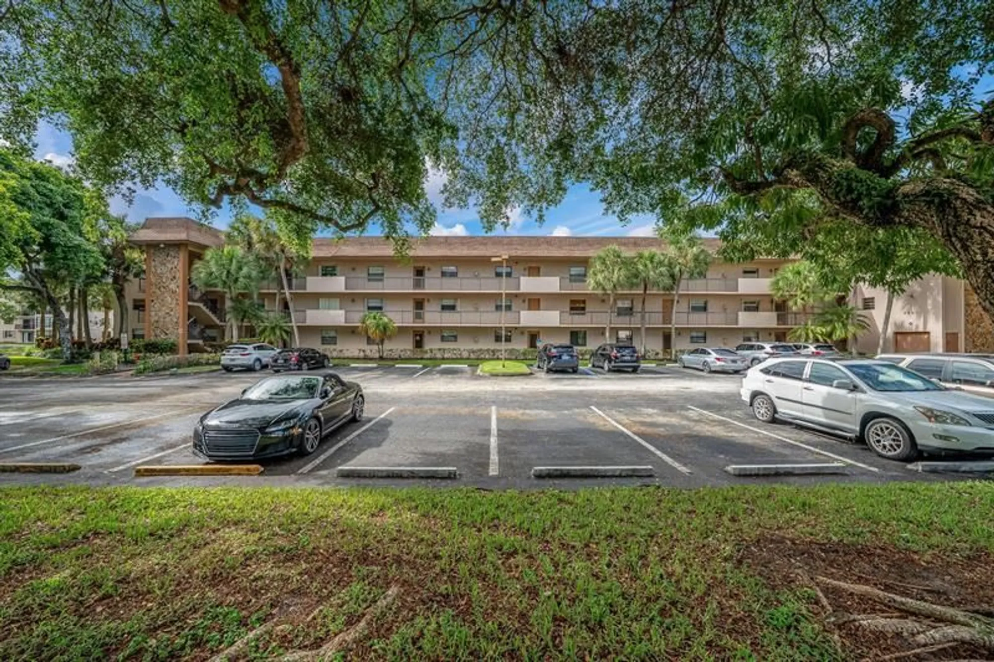 Property Slideshow image 31 of 32 | 4955 e sabal palm blvd 104, Tamarac, FL, 33319