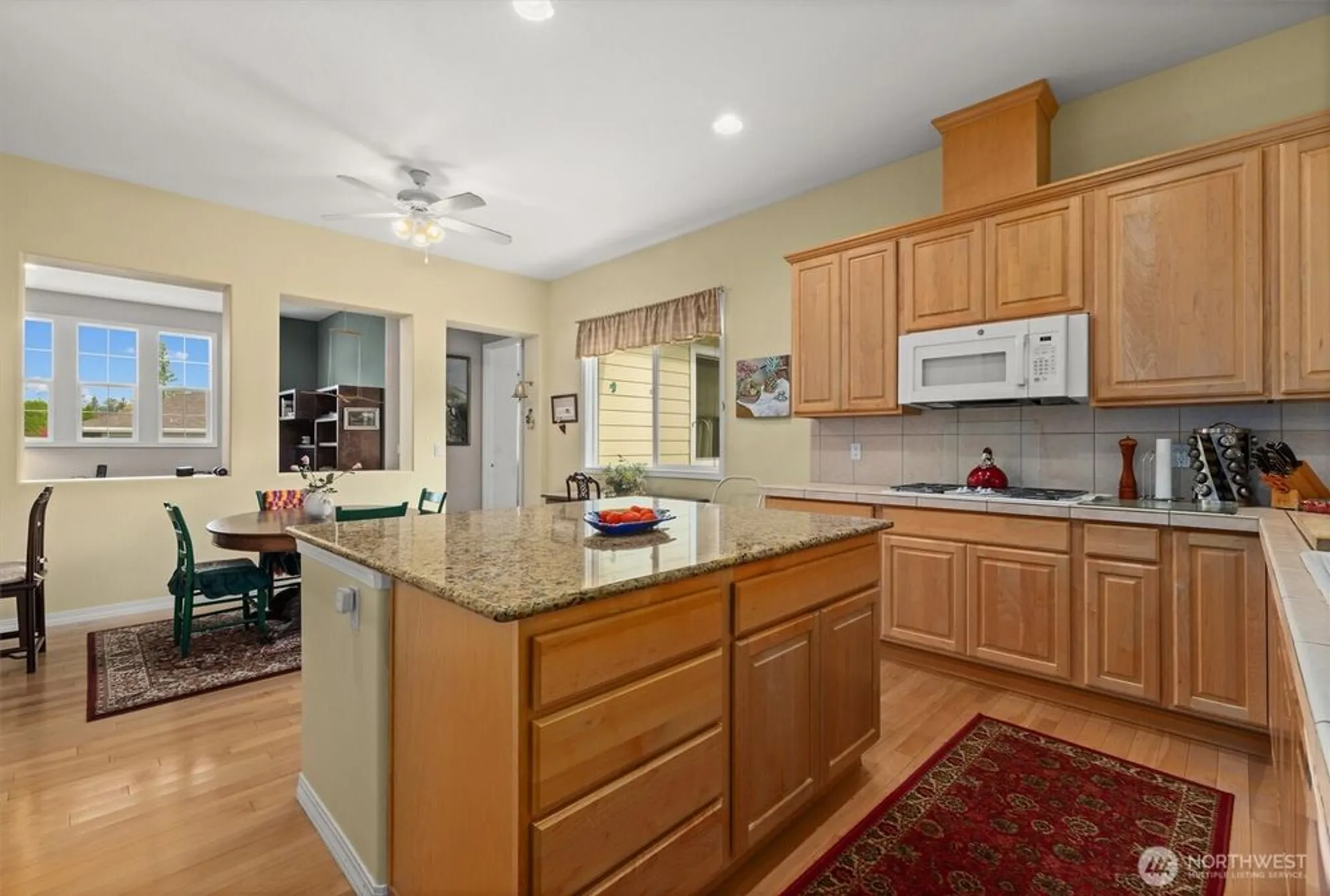 Property Slideshow image 14 of 38 | 23263 ne 126th st, Redmond, WA, 98053