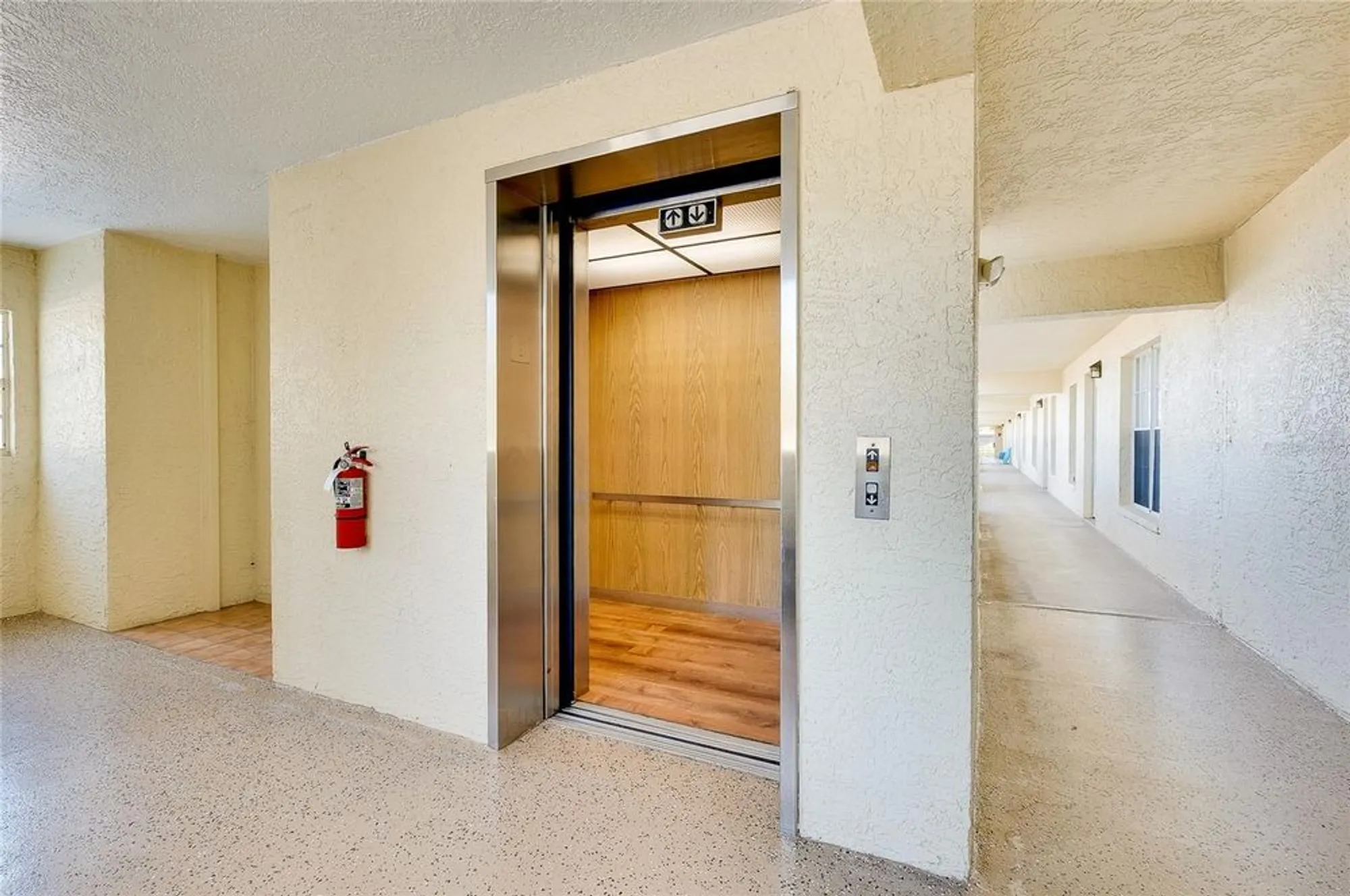 Property Slideshow image 7 of 90 | 929 wexford blvd # 929, Venice, FL, 34293