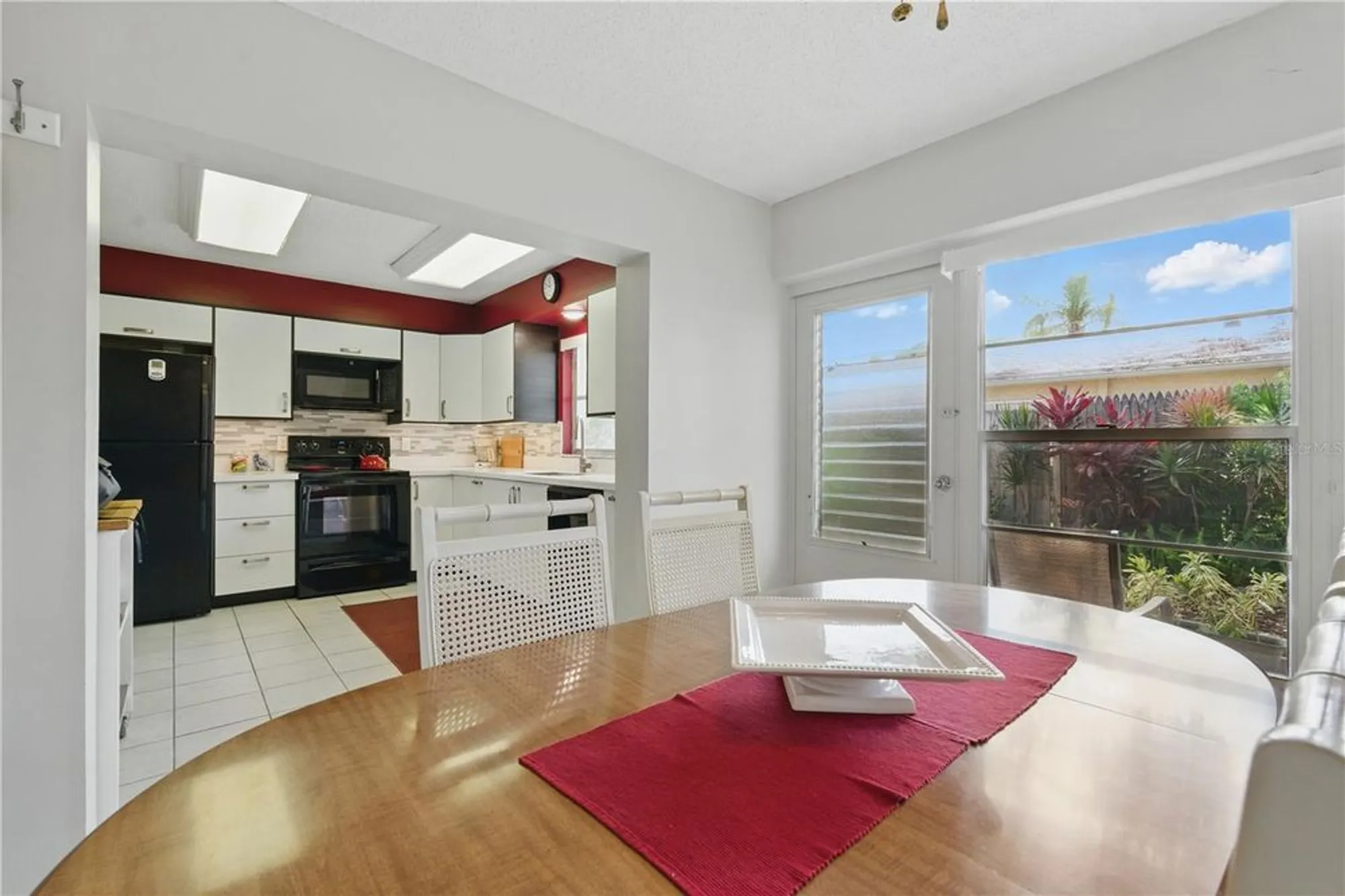 Property Slideshow image 4 of 36 | 858 cambridge ct # 858, Dunedin, FL, 34698