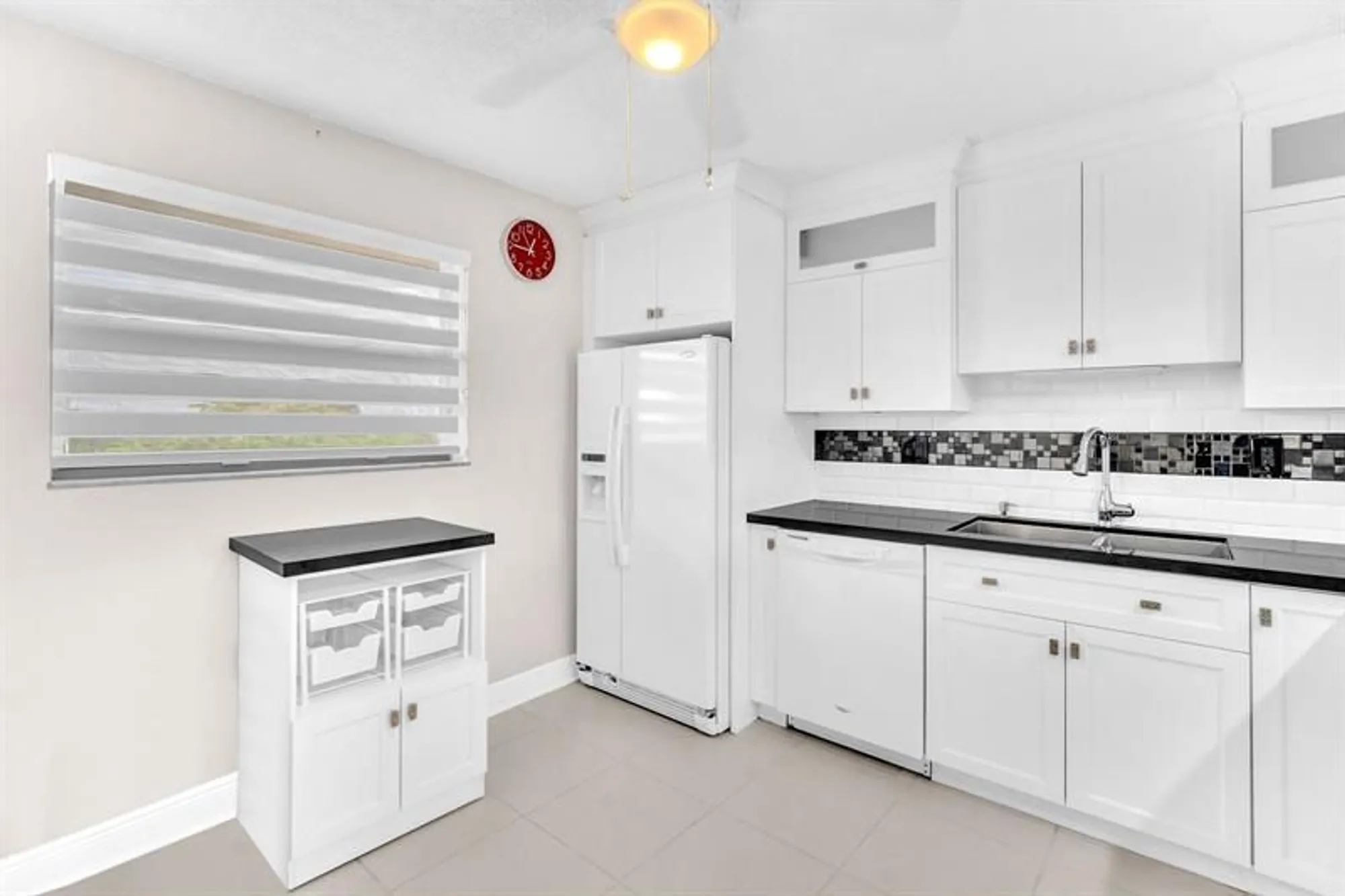 Property Slideshow image 8 of 26 | 4930 e sabal palm blvd 414, Tamarac, FL, 33319