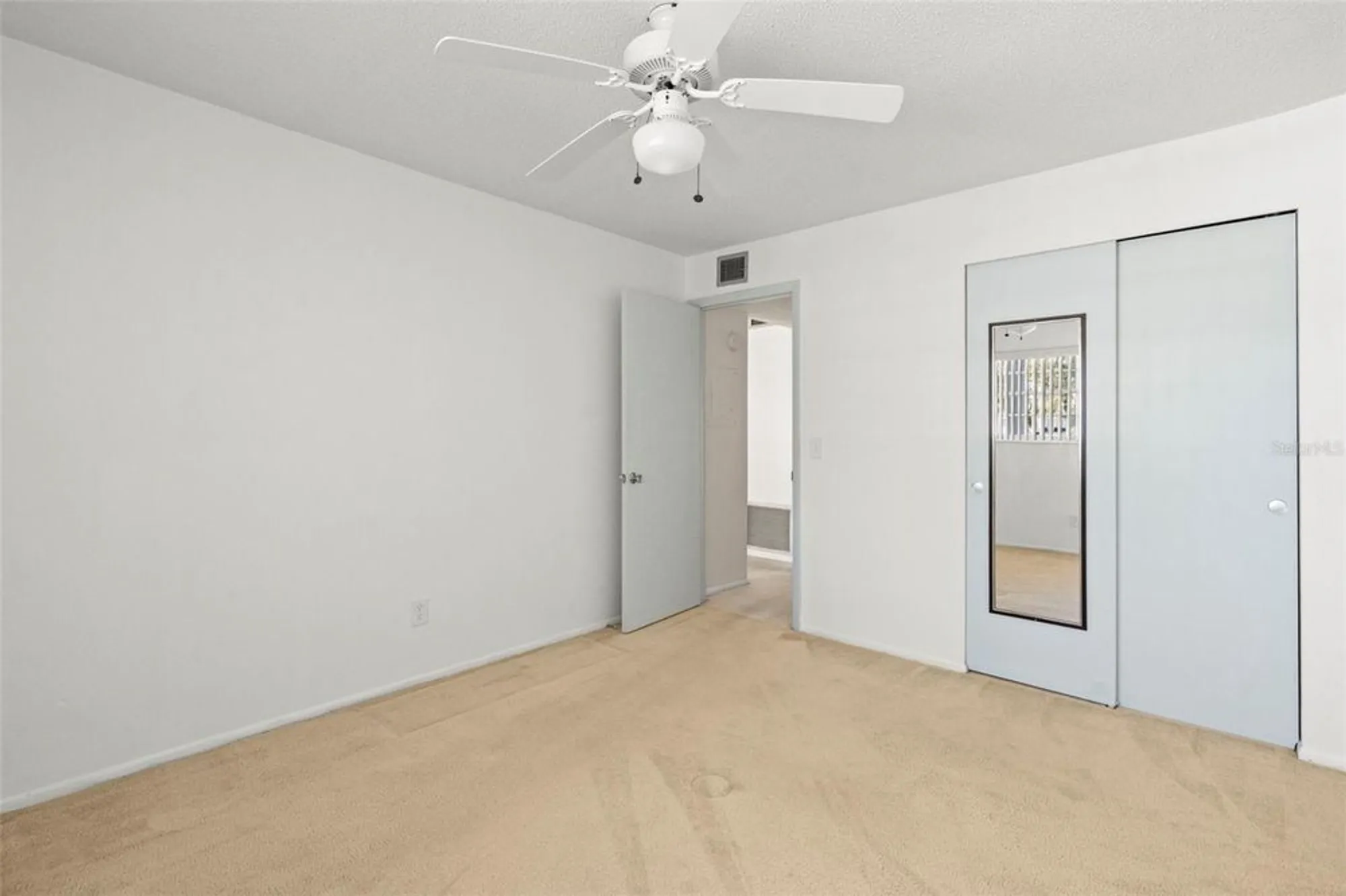 Property Slideshow image 8 of 43 | 2429 ecuadorian way 47, Clearwater, FL, 33763