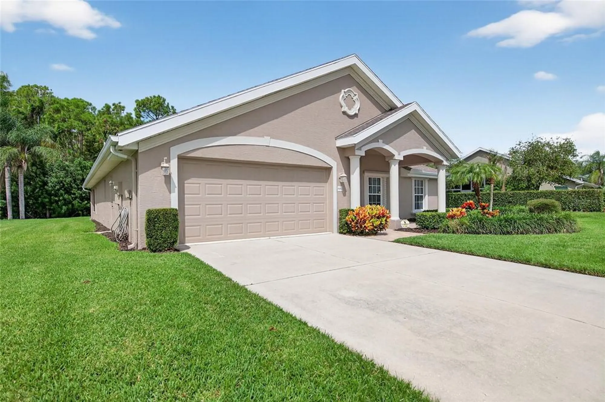 Property Slideshow image 4 of 46 | 5402 swordfern ct, Port Orange, FL, 32128