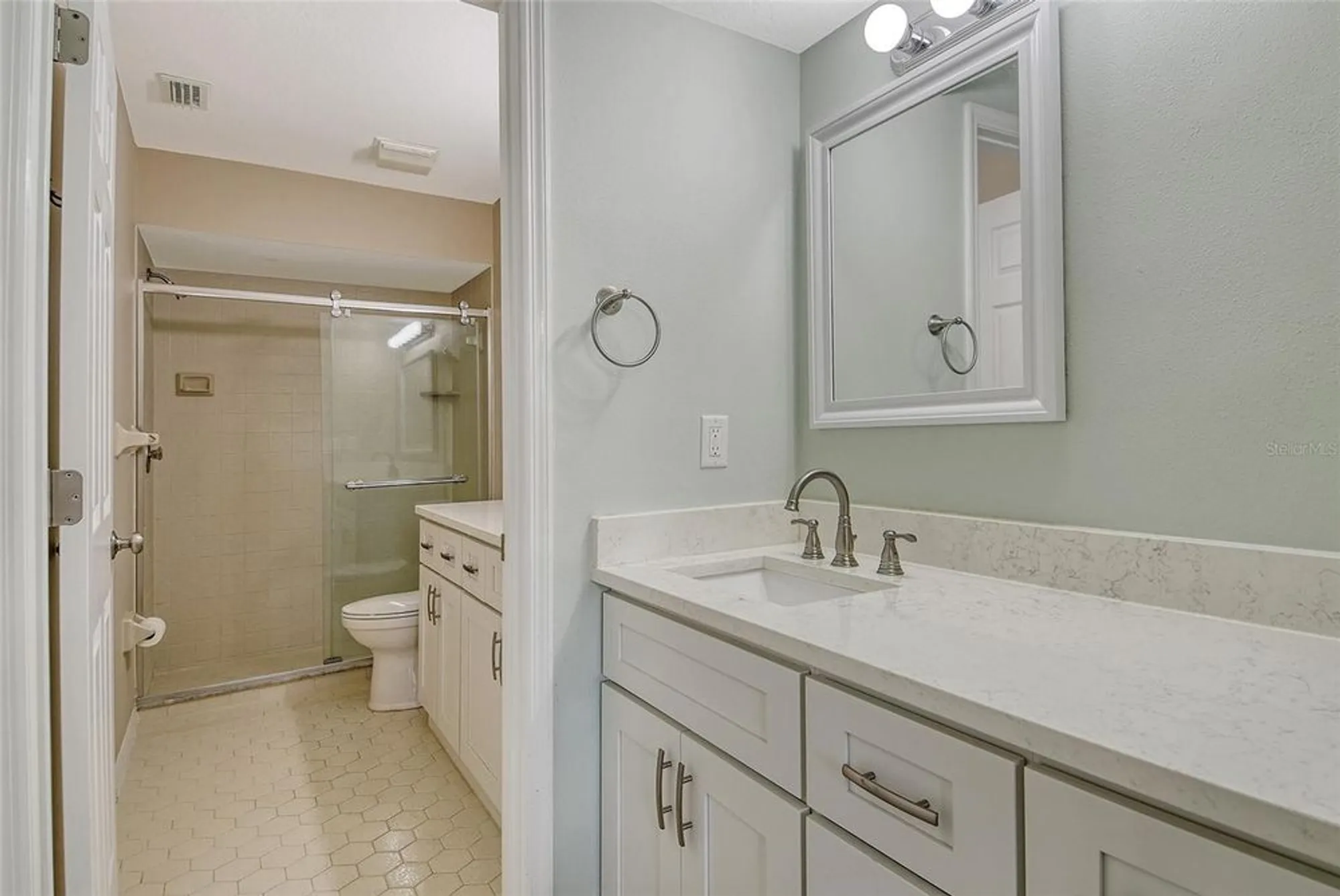 Property Slideshow image 25 of 38 | 6261 timber lake dr f6, Sarasota, FL, 34243
