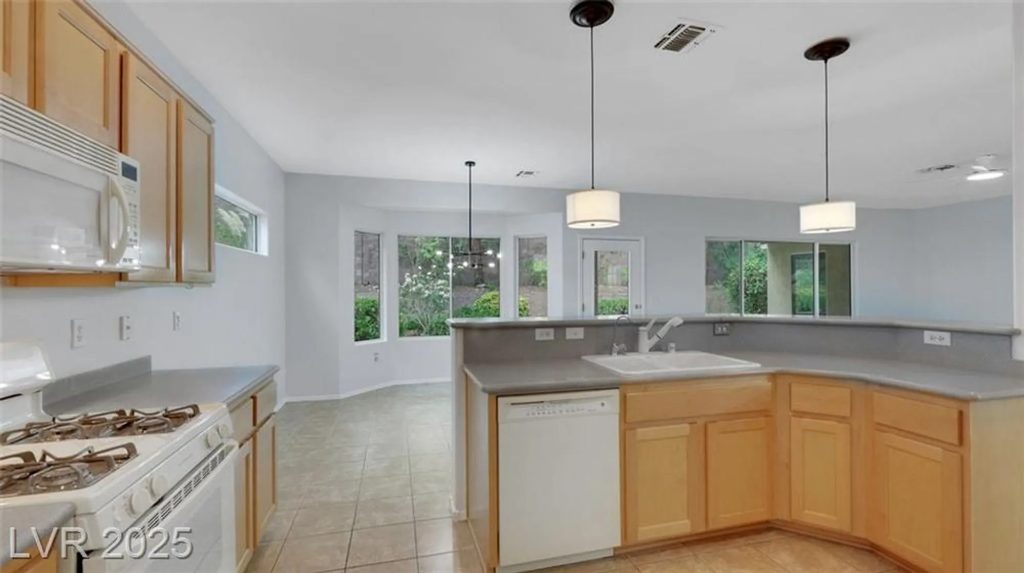 Property Slideshow image 21 of 36 | 2350 little bighorn dr, Henderson, NV, 89052