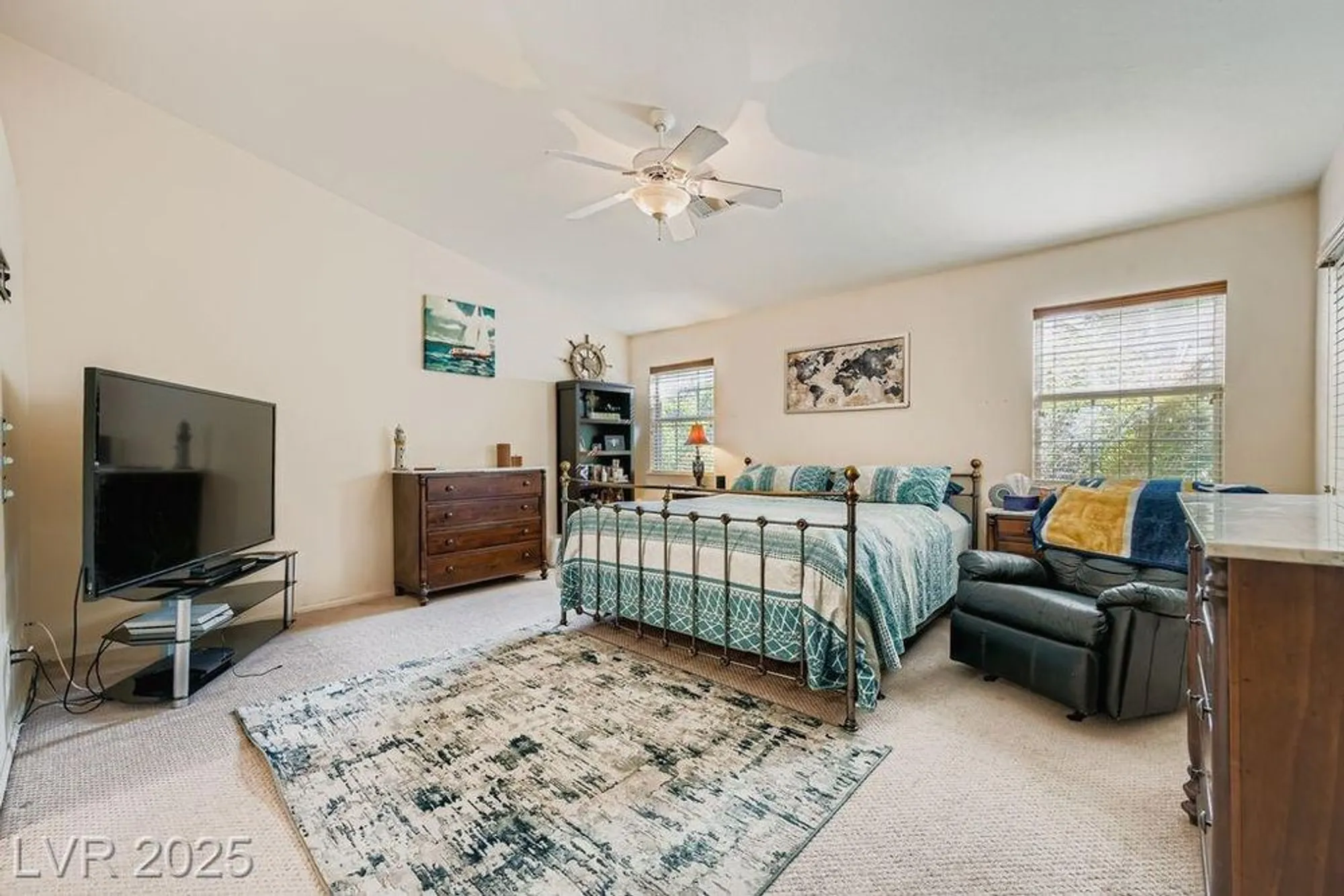 Property Slideshow image 14 of 28 | 5320 rim view ln, Las Vegas, NV, 89130