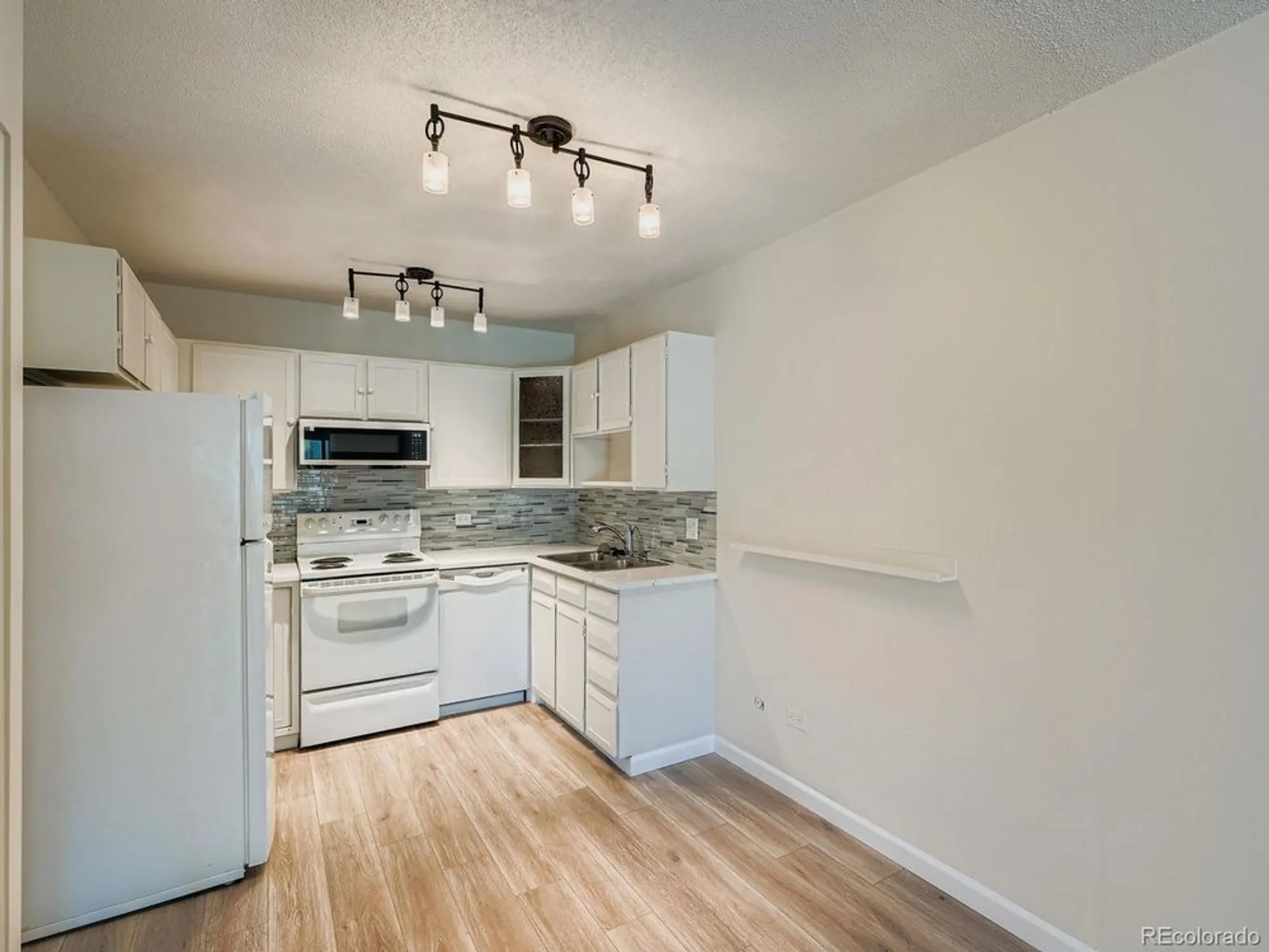Property Slideshow image 8 of 31 | 680 s alton way unit 1b, Denver, CO, 80247