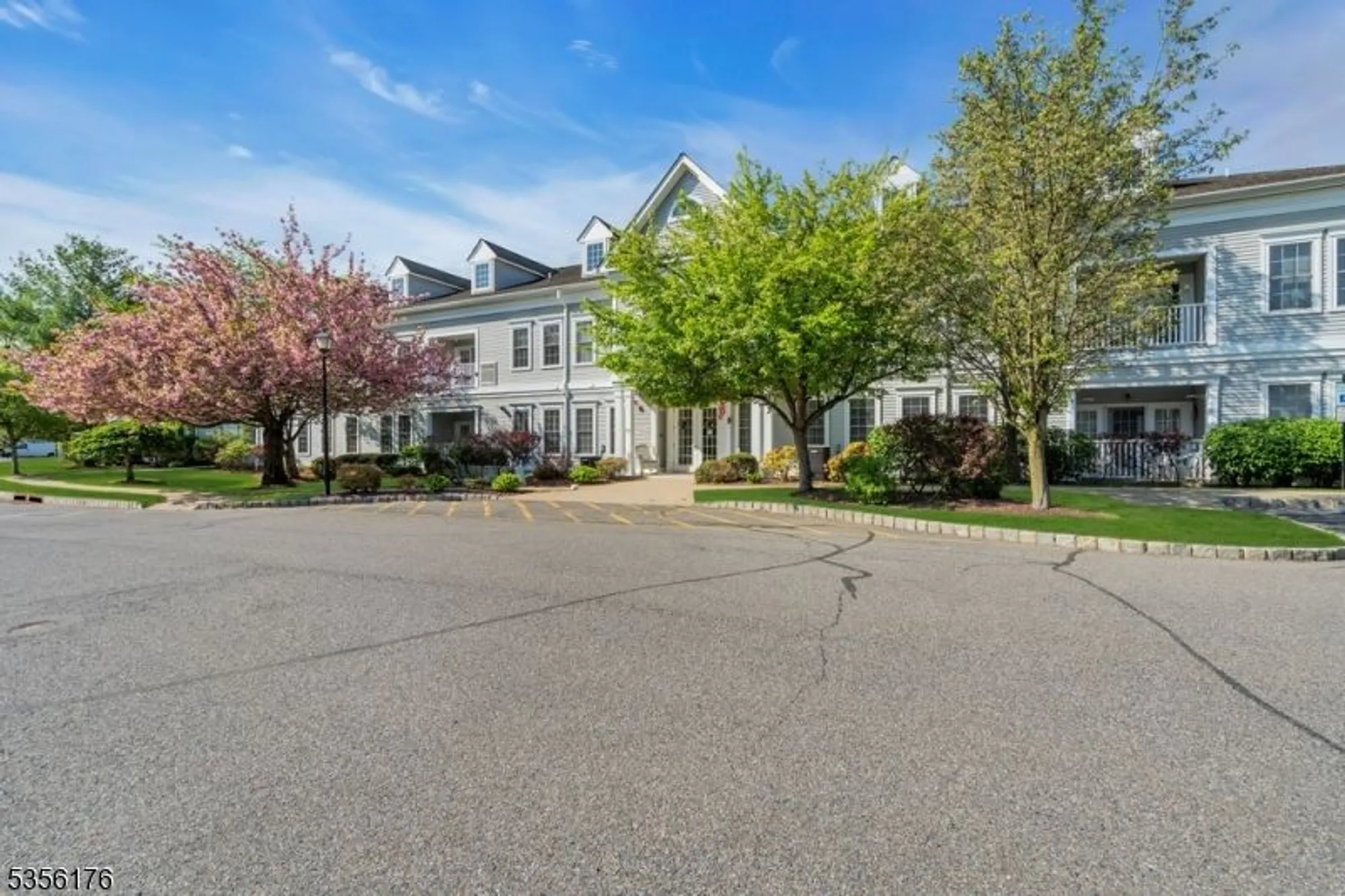 Property Slideshow image 11 of 18 | 5006 brookfield glen dr # 06, Belvidere, NJ, 07823