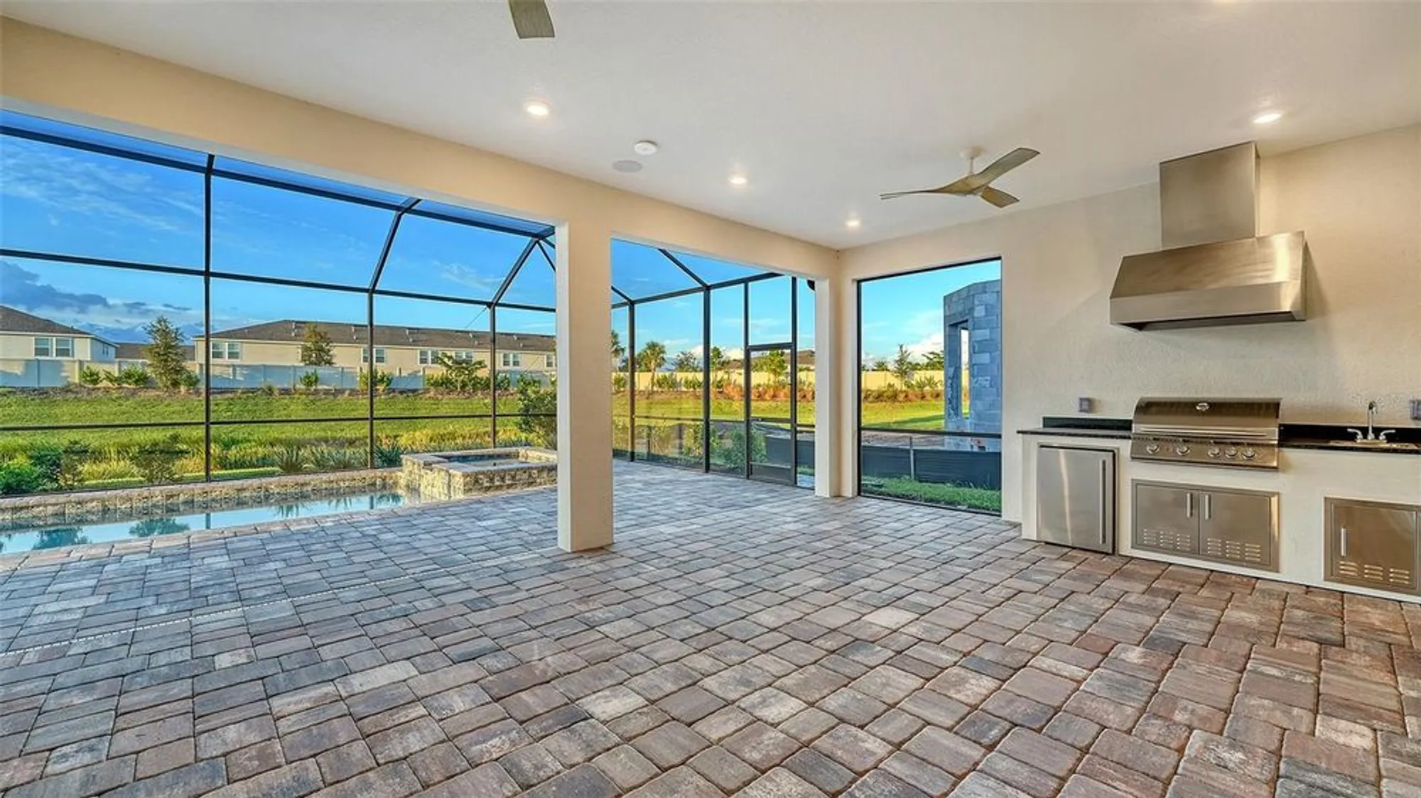 Property Slideshow image 24 of 90 | 16423 isola pl, Lakewood Ranch, FL, 34211