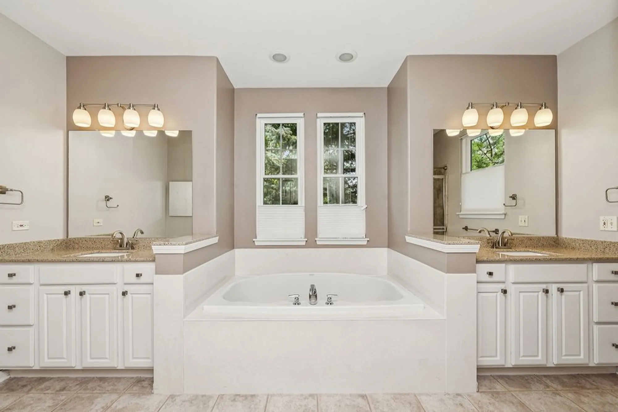 Property Slideshow image 7 of 14 | 12621 mulberry ct, Huntley, IL, 60142