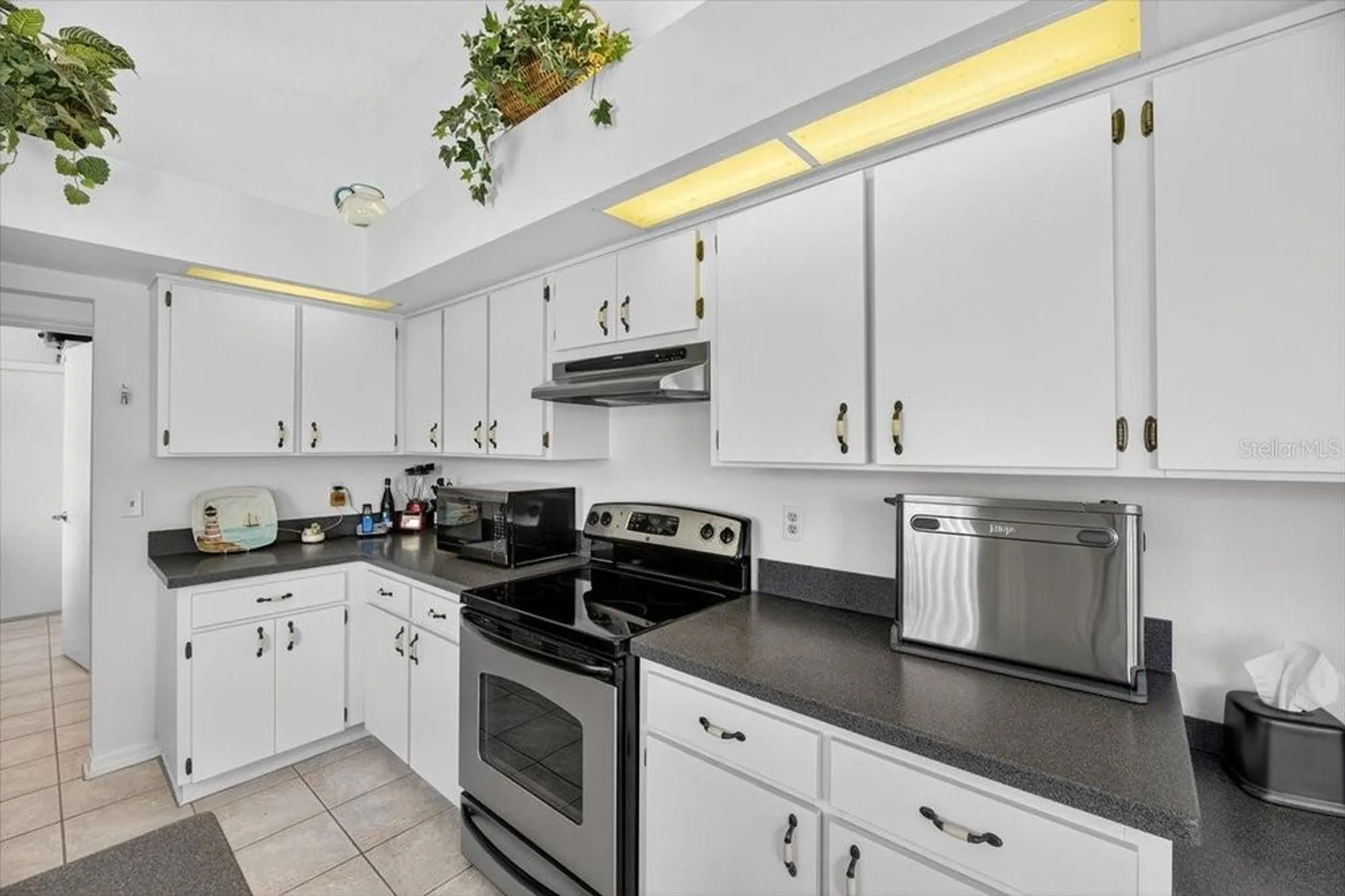 Property Slideshow image 13 of 54 | 1828 e del webb blvd, Sun City Center, FL, 33573