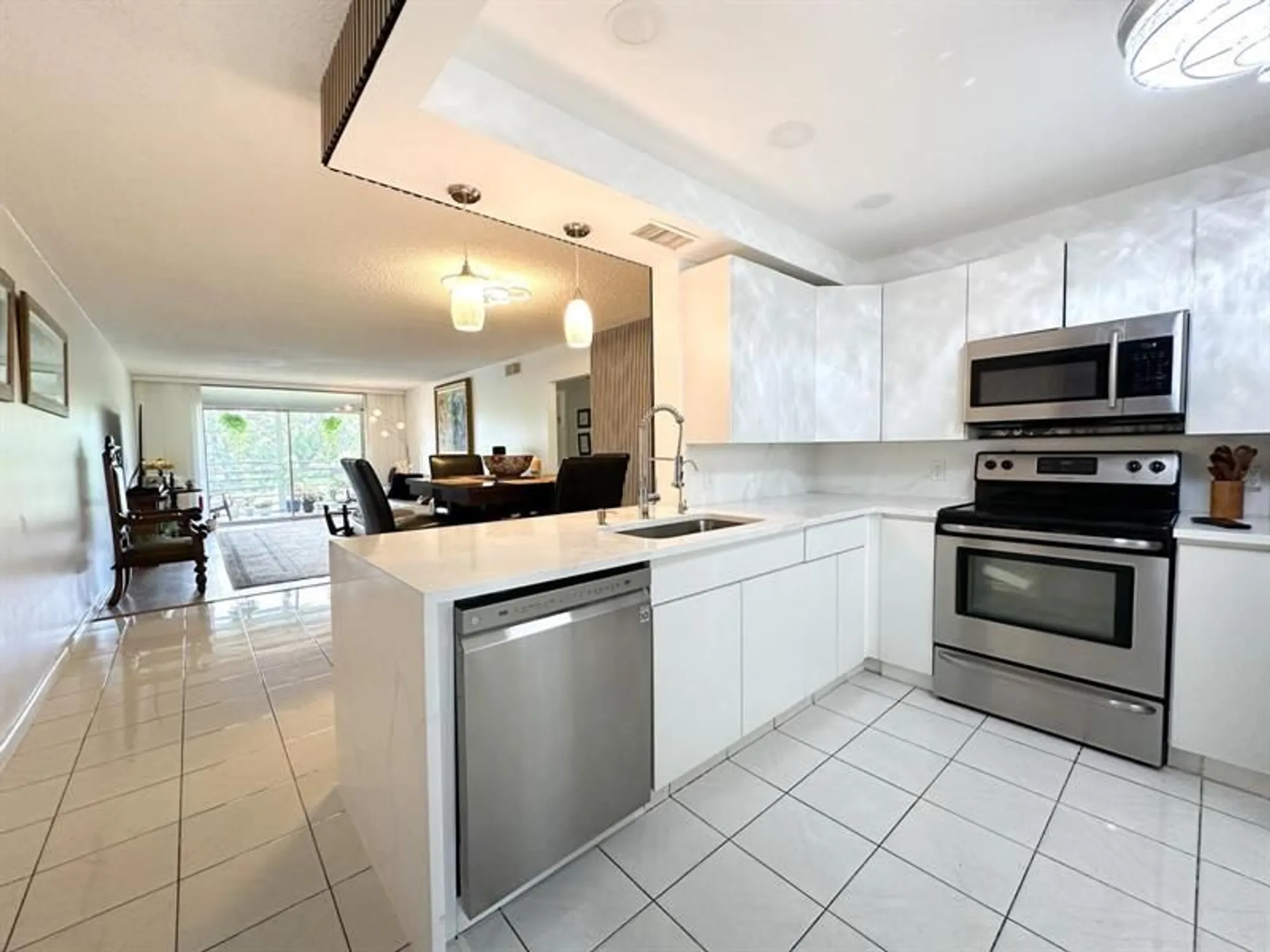 Property Slideshow image 3 of 37 | 4301 martinique cir h2, Coconut Creek, FL, 33066