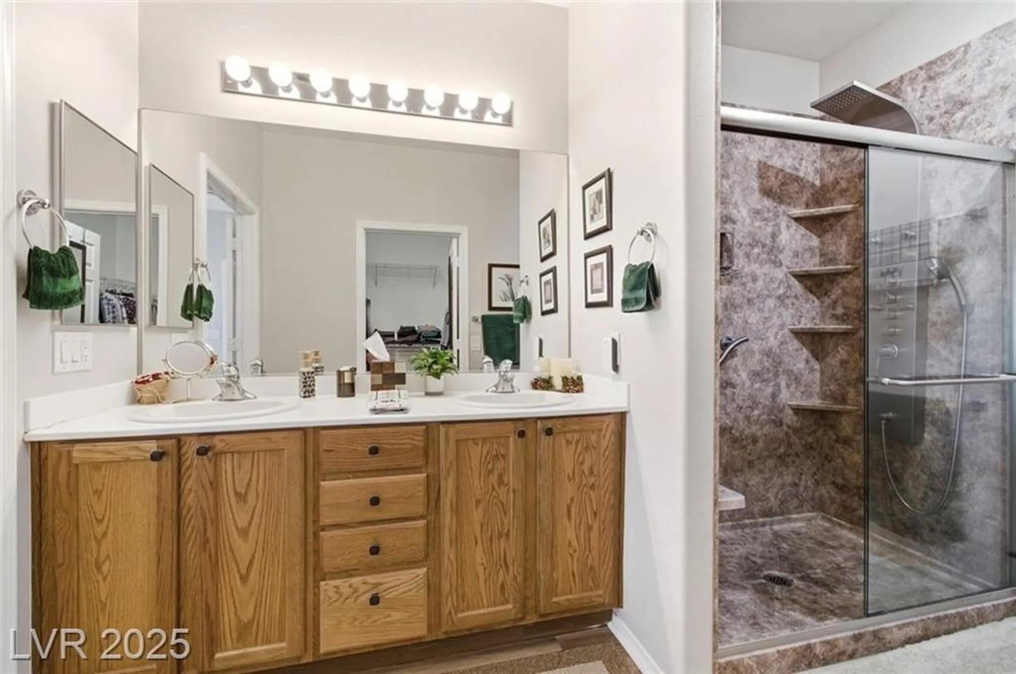 Property Slideshow image 14 of 19 | 3525 herring gull ln, North Las Vegas, NV, 89084