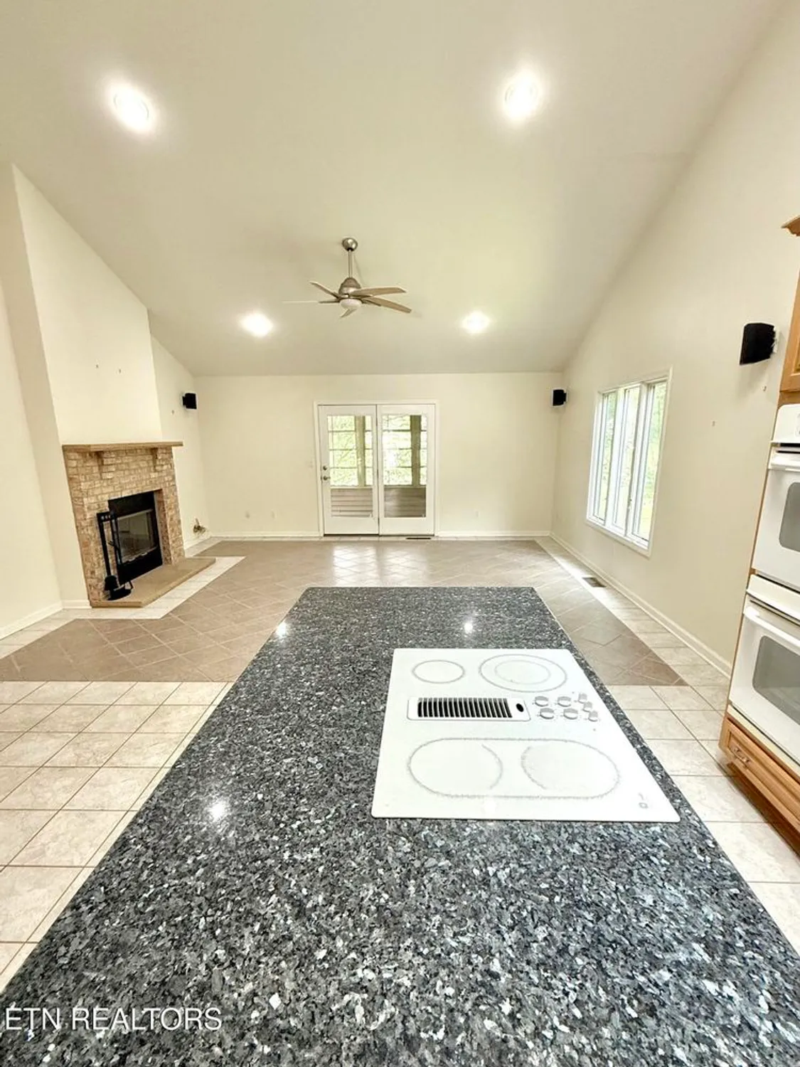 Property Slideshow image 17 of 55 | 17 kenwood ct, Crossville, TN, 38558