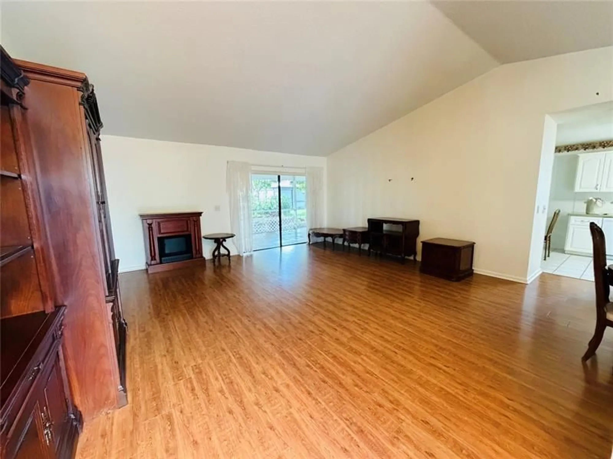 Property Slideshow image 7 of 29 | 7013 nw 107th ave, Tamarac, FL, 33321