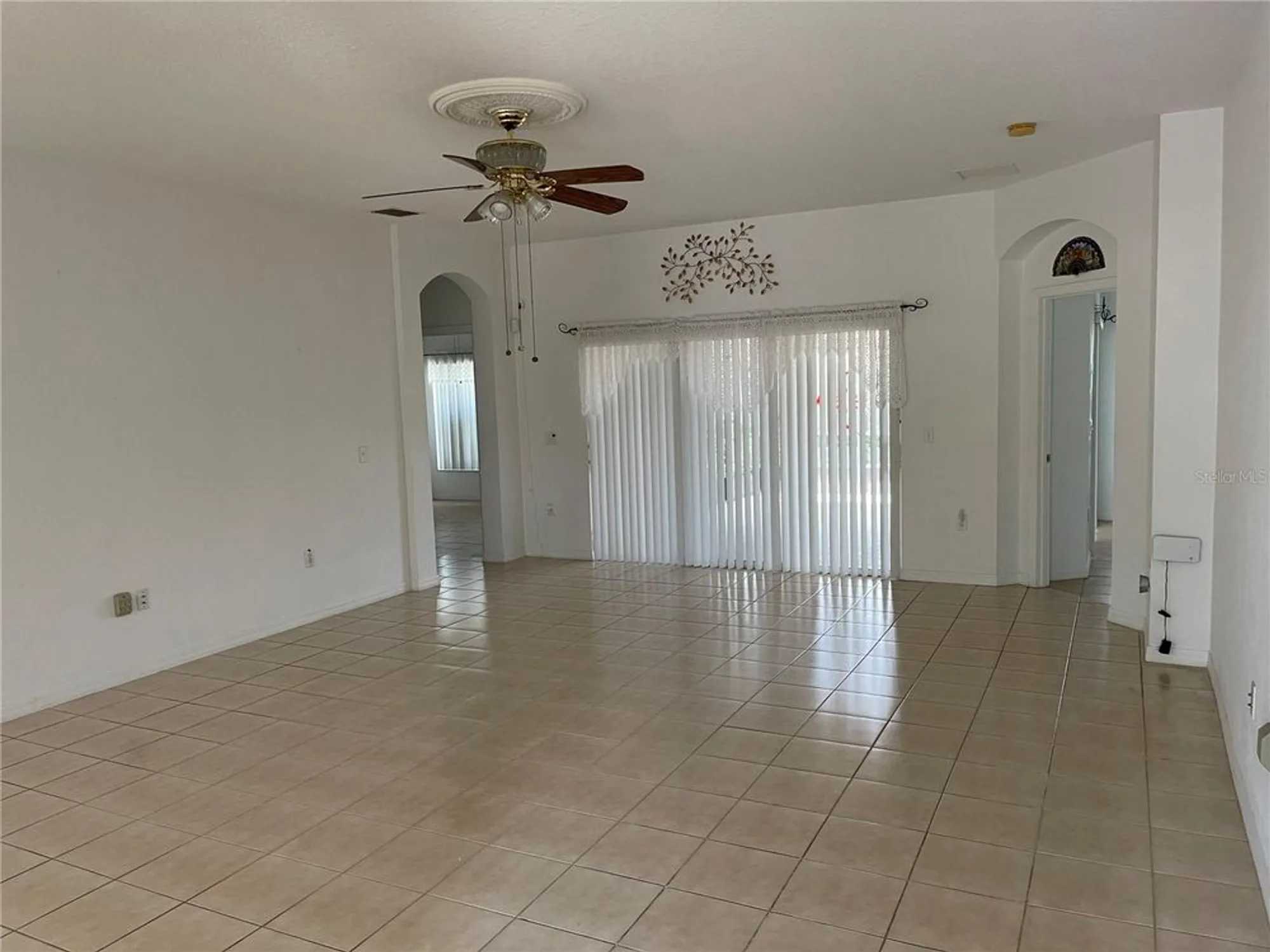 Property Slideshow image 17 of 52 | 572 sienna dr, Poinciana, FL, 34759