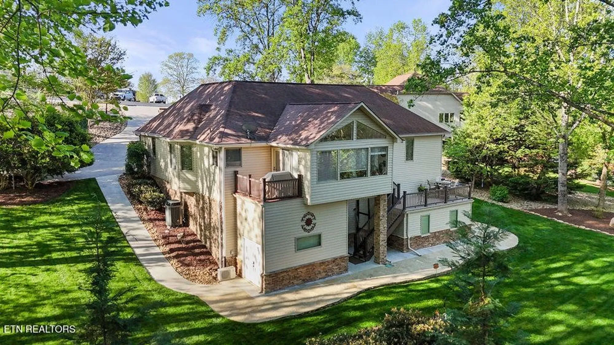 Property Slideshow image 55 of 60 | 407 tecumseh pt, Loudon, TN, 37774