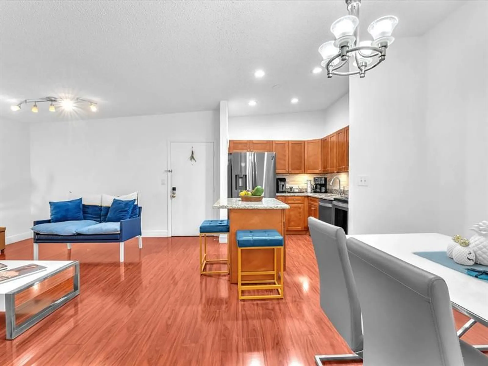 Property Slideshow image 12 of 39 | 7164 ashmont cir 204, Tamarac, FL, 33321