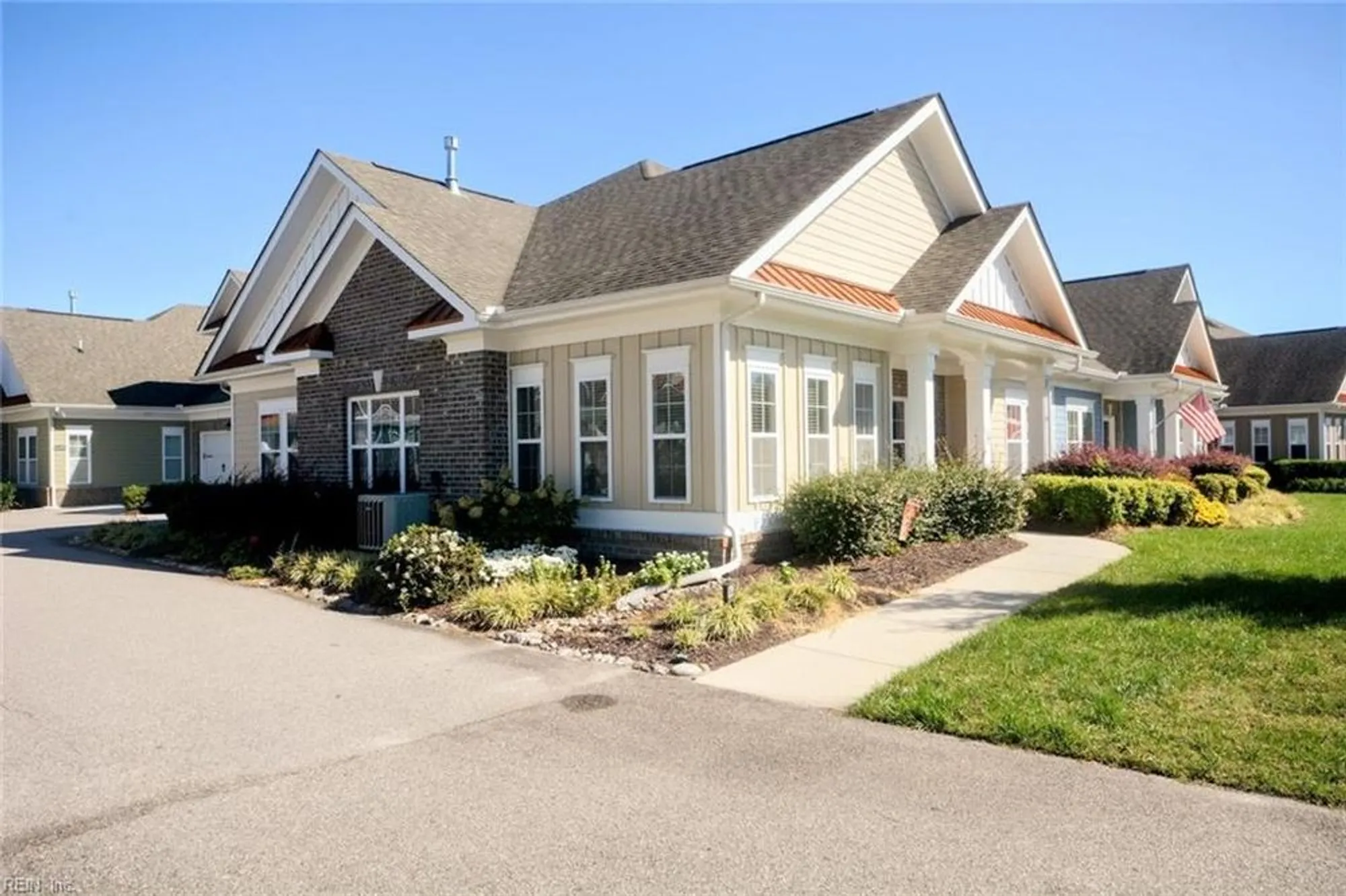 Property Slideshow image 2 of 41 | 1443 thistlewood ln, Chesapeake, VA, 23320