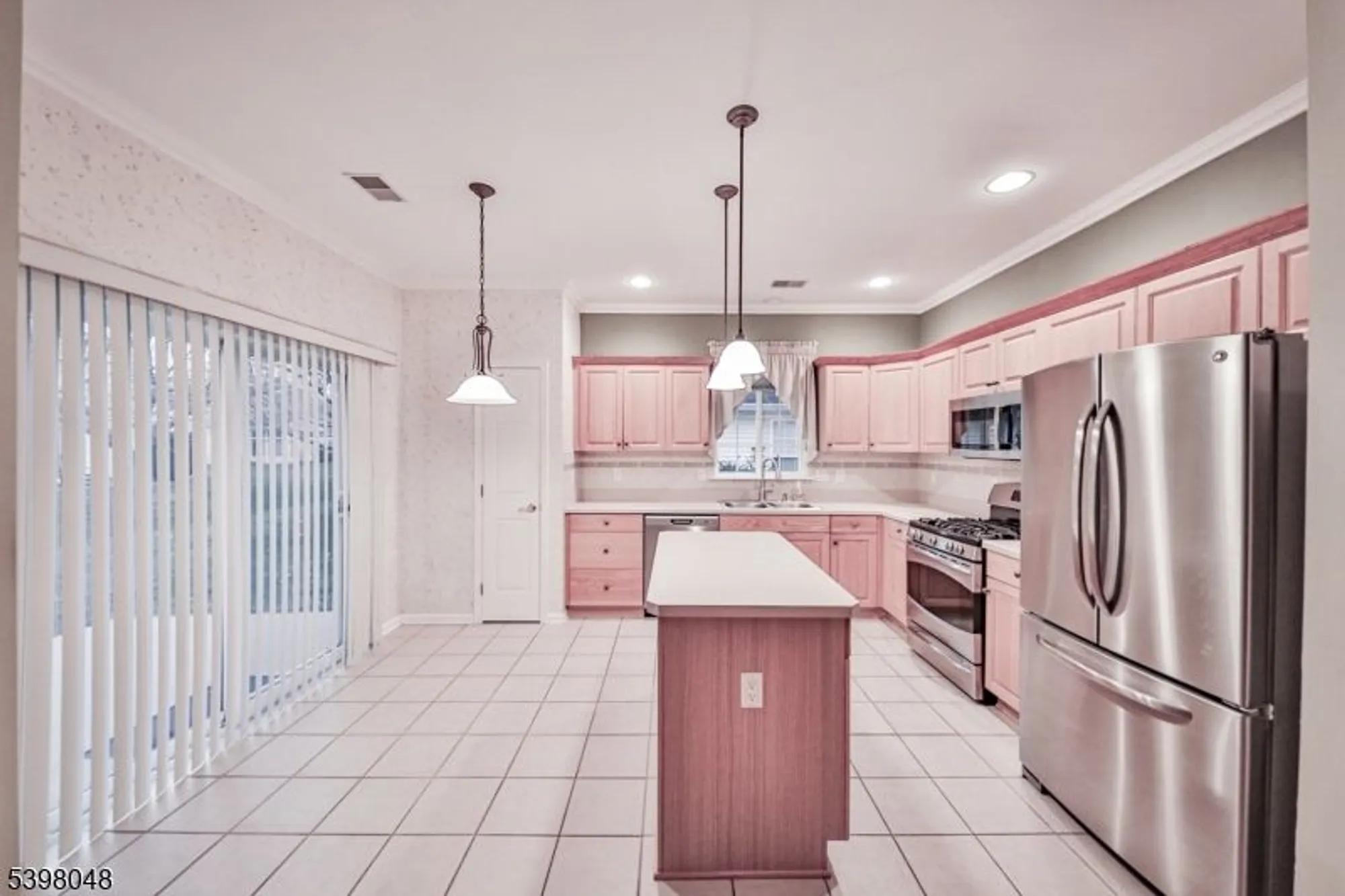 Property Slideshow image 11 of 27 | 107 kensington cir, Belvidere, NJ, 07823