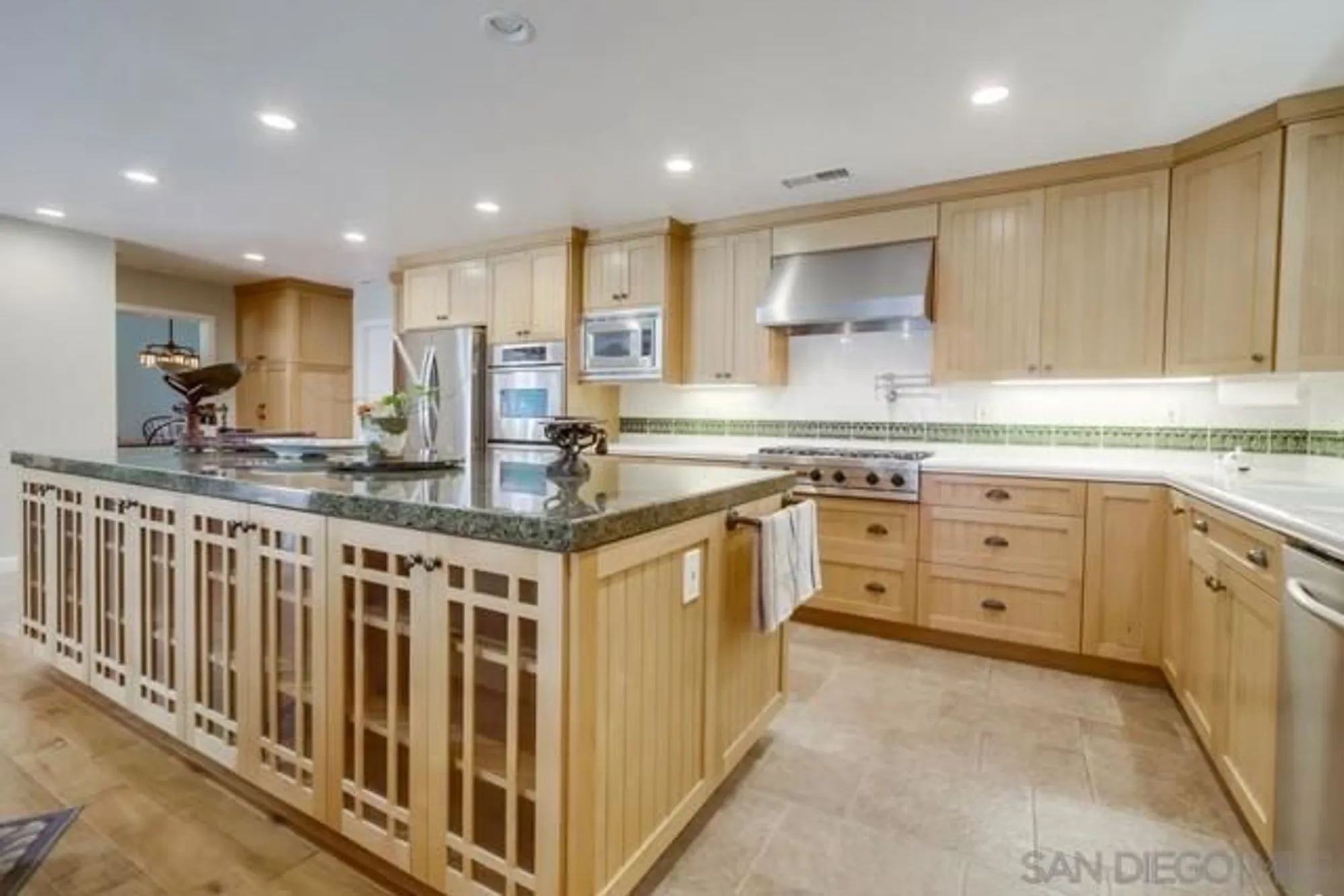 Property Slideshow image 12 of 44 | 1454 la plaza dr, San Marcos, CA, 92078