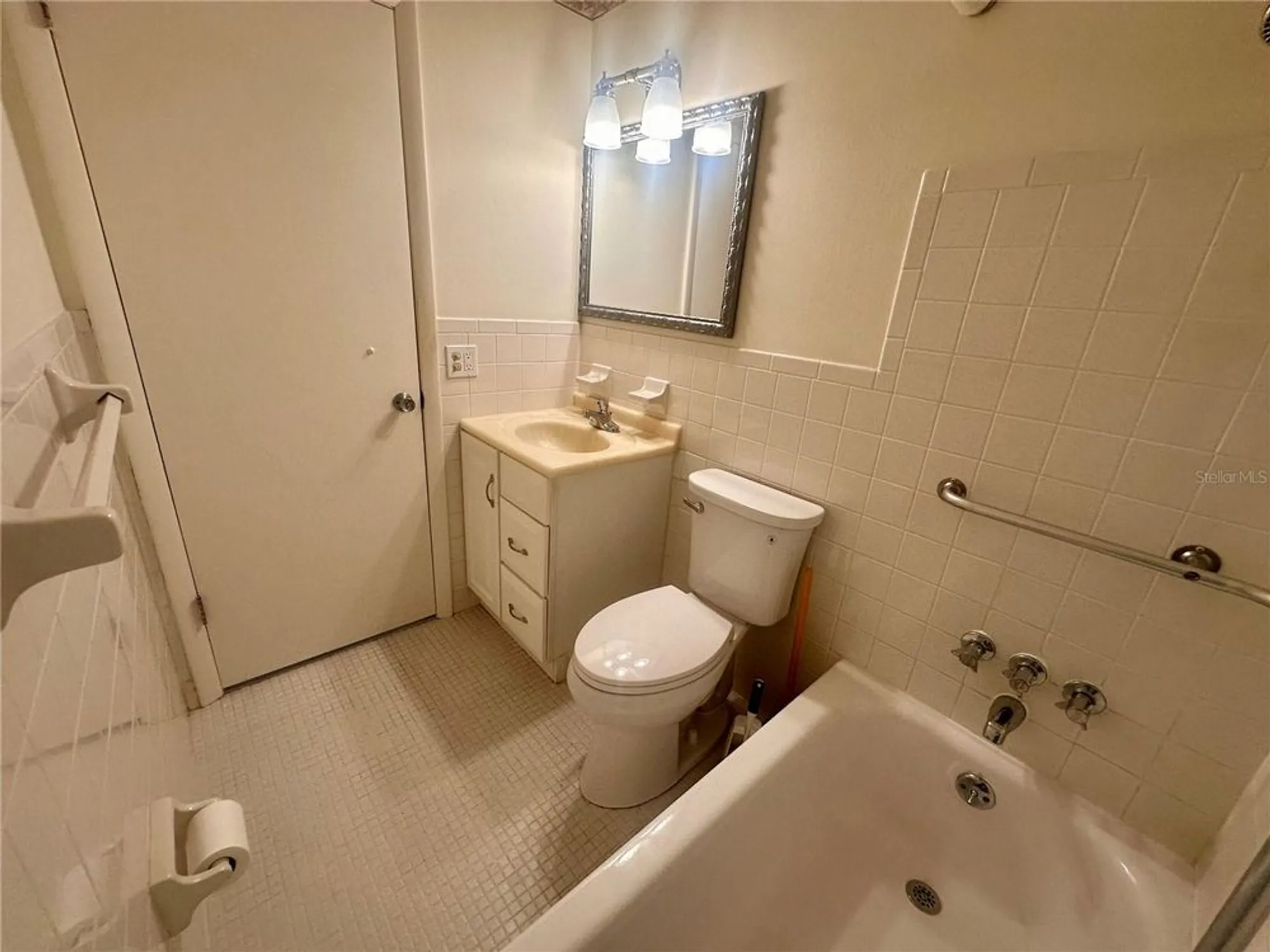 Property Slideshow image 24 of 40 | 2428 columbia dr apt 44, Clearwater, FL, 33763