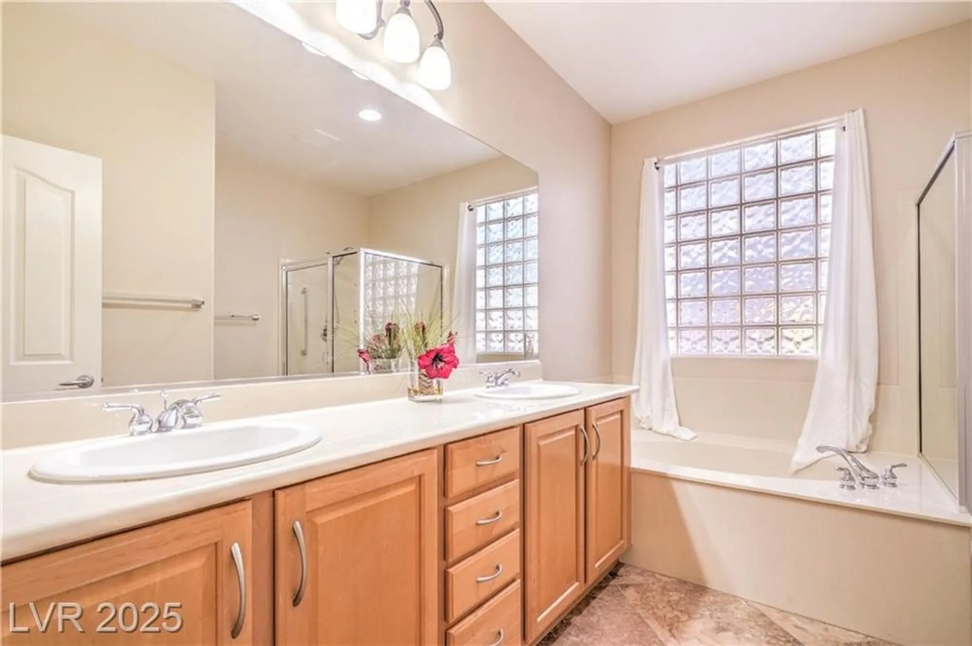 Property Slideshow image 18 of 52 | 2148 shadow canyon dr, Henderson, NV, 89044
