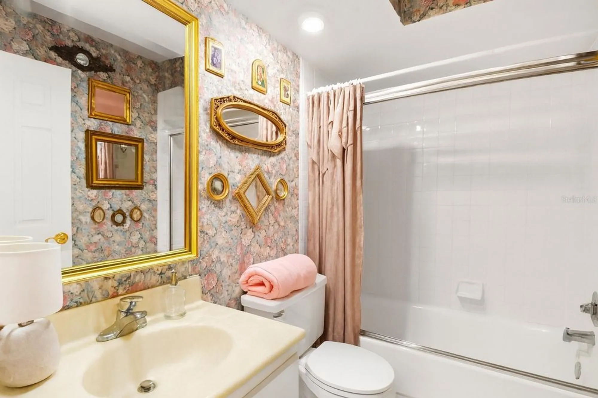 Property Slideshow image 37 of 61 | 1012 dunrobin dr d, Palm Harbor, FL, 34684